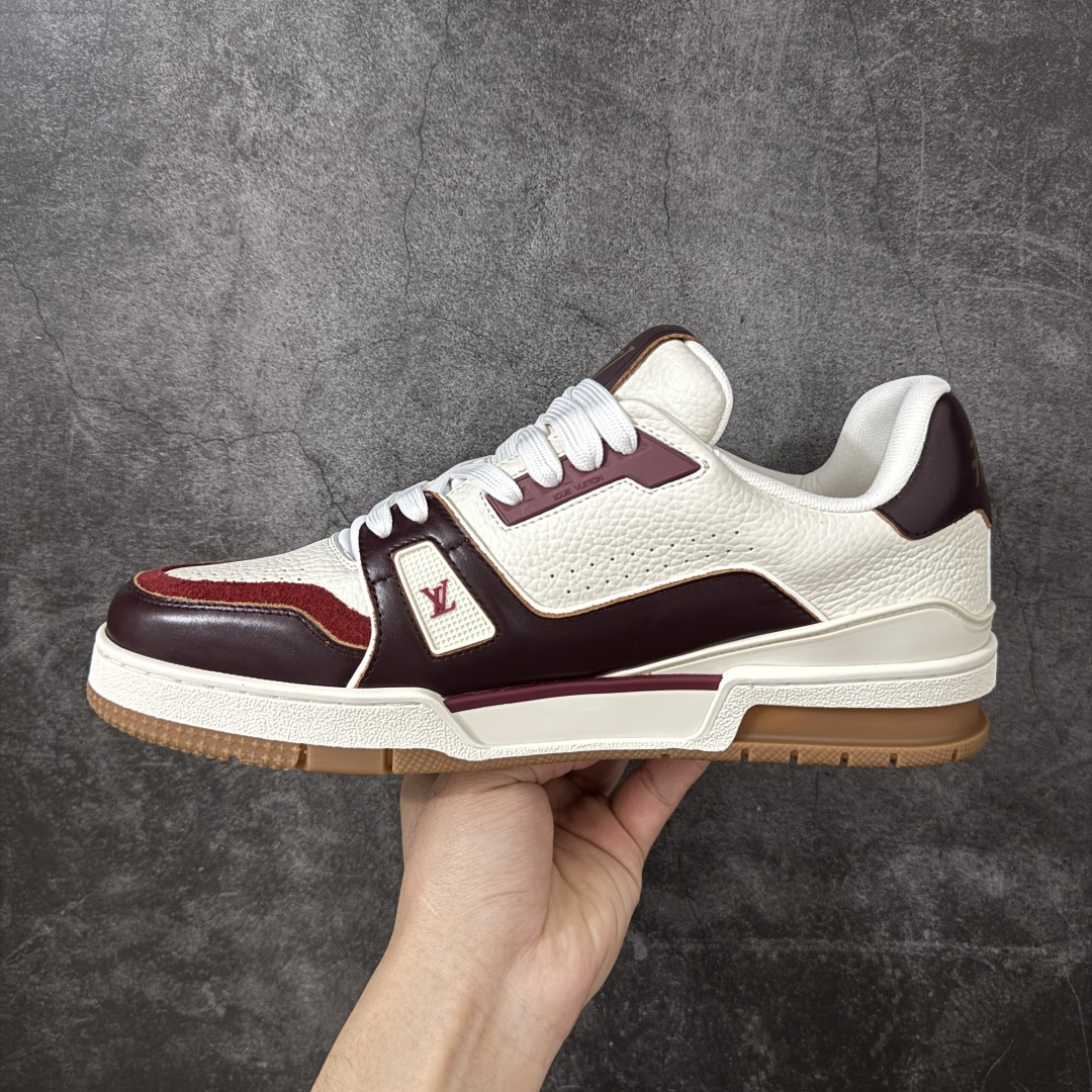 图片[2]-【广东纯原版本】LV Louis Vuitton Trainer 低帮休闲板鞋 代购级别 ZP级全套包装 原版购入历时近两个月开发打造！ 经典多拼色超好看 原版完美楦型 调试了两个月 鞋面独家订制压纹粒面小牛皮 大底TPU、模具费2w+ 质感媲美原版 垫脚聚米微料加透气英伦网布 细节原版一致 ❗️请注意区分市面通货材料 版型 包装配件 尺码： 39 40 41 42 43 44 45 46-莆田鞋