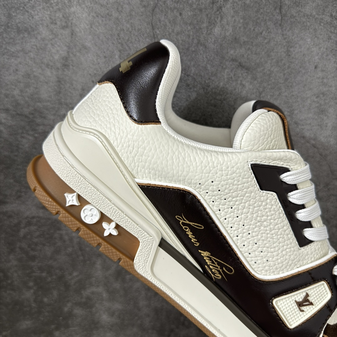 图片[7]-【广东纯原版本】LV Louis Vuitton Trainer 低帮休闲板鞋 代购级别 ZP级全套包装 原版购入历时近两个月开发打造！ 经典多拼色超好看 原版完美楦型 调试了两个月 鞋面独家订制压纹粒面小牛皮 大底TPU、模具费2w+ 质感媲美原版 垫脚聚米微料加透气英伦网布 细节原版一致 ❗️请注意区分市面通货材料 版型 包装配件 尺码： 39 40 41 42 43 44 45 46-选品中心