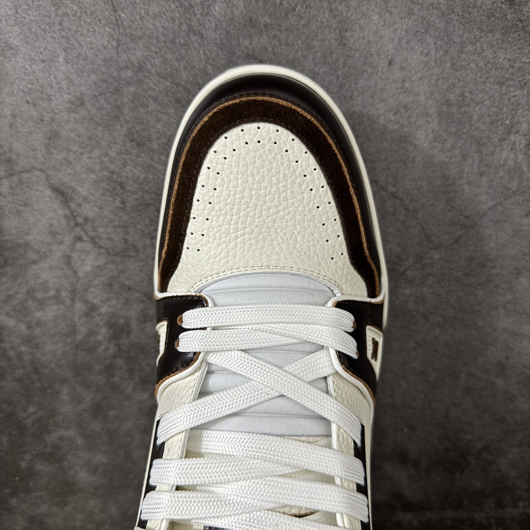 图片[5]-【广东纯原版本】LV Louis Vuitton Trainer 低帮休闲板鞋 代购级别 ZP级全套包装 原版购入历时近两个月开发打造！ 经典多拼色超好看 原版完美楦型 调试了两个月 鞋面独家订制压纹粒面小牛皮 大底TPU、模具费2w+ 质感媲美原版 垫脚聚米微料加透气英伦网布 细节原版一致 ❗️请注意区分市面通货材料 版型 包装配件 尺码： 39 40 41 42 43 44 45 46-选品中心