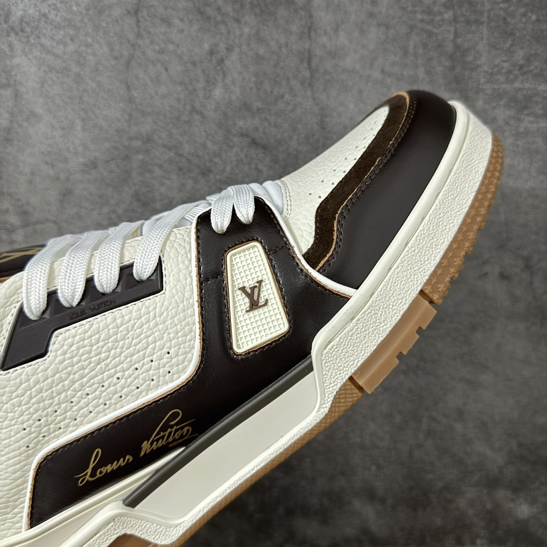 图片[6]-【广东纯原版本】LV Louis Vuitton Trainer 低帮休闲板鞋 代购级别 ZP级全套包装 原版购入历时近两个月开发打造！ 经典多拼色超好看 原版完美楦型 调试了两个月 鞋面独家订制压纹粒面小牛皮 大底TPU、模具费2w+ 质感媲美原版 垫脚聚米微料加透气英伦网布 细节原版一致 ❗️请注意区分市面通货材料 版型 包装配件 尺码： 39 40 41 42 43 44 45 46-选品中心