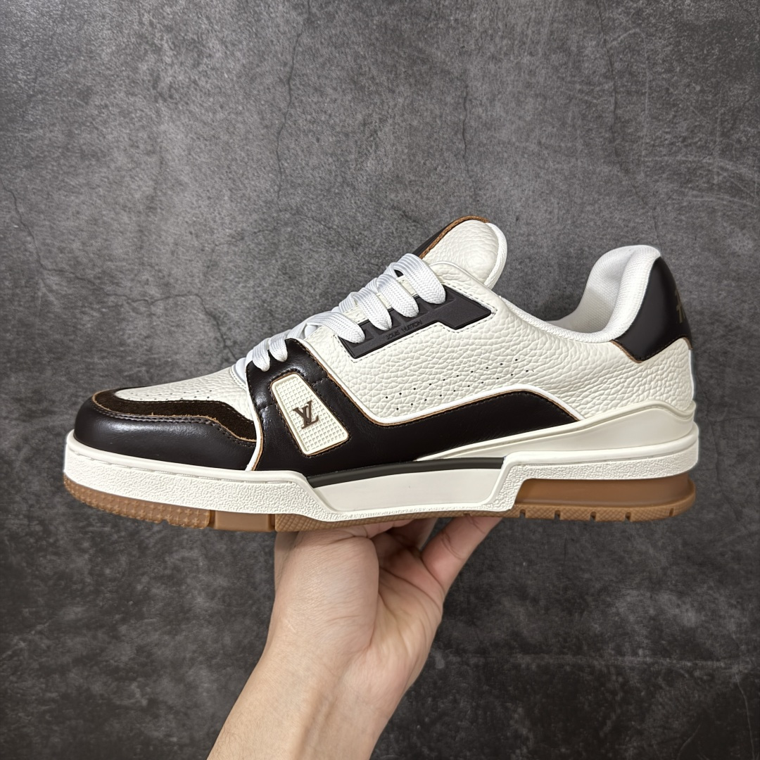 图片[2]-【广东纯原版本】LV Louis Vuitton Trainer 低帮休闲板鞋 代购级别 ZP级全套包装 原版购入历时近两个月开发打造！ 经典多拼色超好看 原版完美楦型 调试了两个月 鞋面独家订制压纹粒面小牛皮 大底TPU、模具费2w+ 质感媲美原版 垫脚聚米微料加透气英伦网布 细节原版一致 ❗️请注意区分市面通货材料 版型 包装配件 尺码： 39 40 41 42 43 44 45 46-选品中心