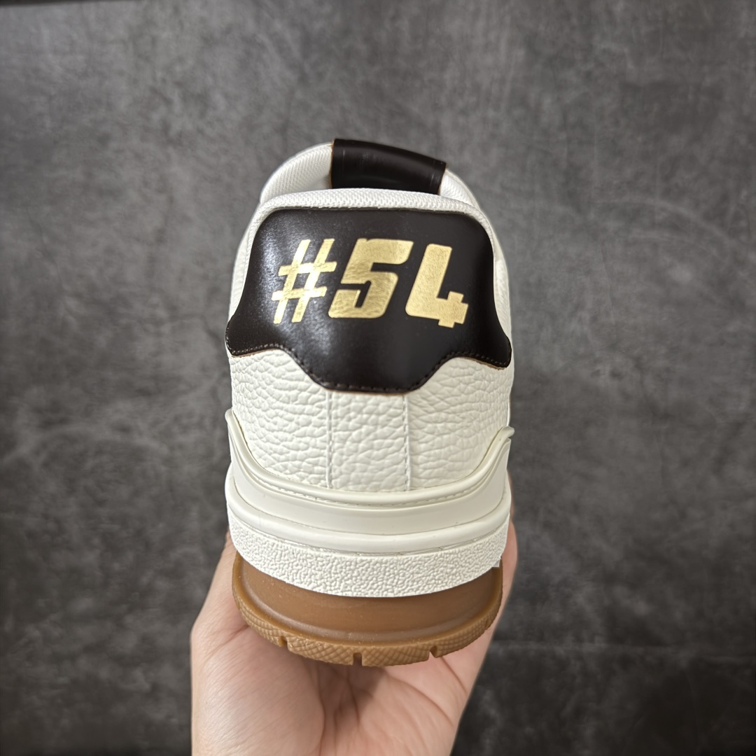 图片[4]-【广东纯原版本】LV Louis Vuitton Trainer 低帮休闲板鞋 代购级别 ZP级全套包装 原版购入历时近两个月开发打造！ 经典多拼色超好看 原版完美楦型 调试了两个月 鞋面独家订制压纹粒面小牛皮 大底TPU、模具费2w+ 质感媲美原版 垫脚聚米微料加透气英伦网布 细节原版一致 ❗️请注意区分市面通货材料 版型 包装配件 尺码： 39 40 41 42 43 44 45 46-选品中心
