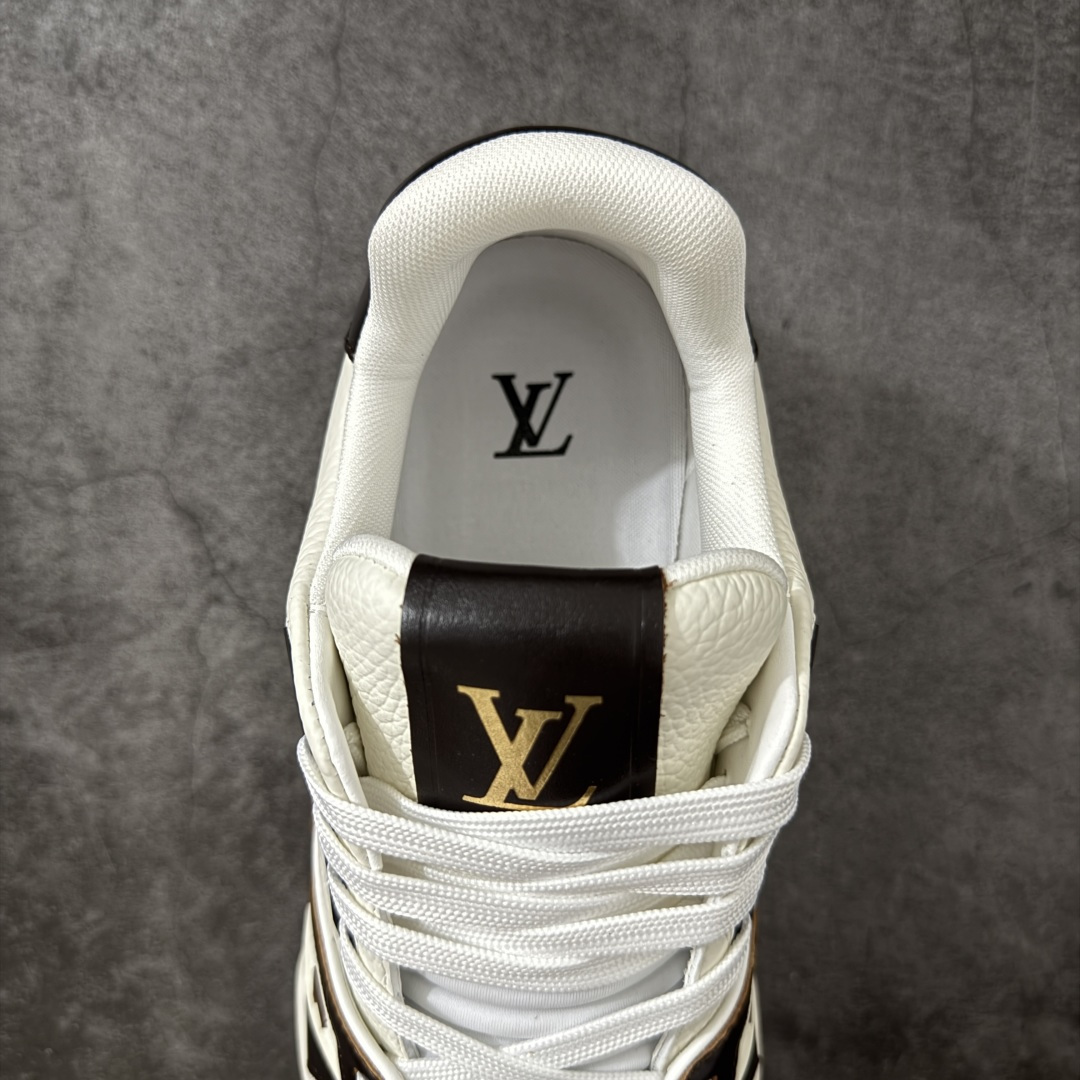 图片[8]-【广东纯原版本】LV Louis Vuitton Trainer 低帮休闲板鞋 代购级别 ZP级全套包装 原版购入历时近两个月开发打造！ 经典多拼色超好看 原版完美楦型 调试了两个月 鞋面独家订制压纹粒面小牛皮 大底TPU、模具费2w+ 质感媲美原版 垫脚聚米微料加透气英伦网布 细节原版一致 ❗️请注意区分市面通货材料 版型 包装配件 尺码： 39 40 41 42 43 44 45 46-选品中心