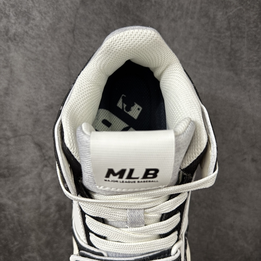 图片[8]-【公司级】MLB Chunky Liner New York Yankees 定制MLB配色 学长鞋系列低帮老爹风轻量增高厚底百搭休闲运动慢跑鞋高级街头休閒品牌MLB公开了新推出的Chunky Liner系列，以学长鞋之名，定义每个人的少年感！MLB在Big Ball Chunkey,High Chunkey等推出的每款运动鞋都大受欢迎，成爲运动鞋的爆款店，在2022年推出了新风格的运动鞋“Chunky Liner”系列。Chunky Liner是从棒球鞋中获得灵感设计，添加了气质街头时尚的运动鞋。在产品上市的同时推出一些海报中，它展现追求自己个性的顾客们的Flex形象和多样的搭配。特别是夹克和连衣裙等正式单品加上球帽，运动鞋等运动单品的混搭，展现更加时尚的搭配，给人舒适又酷的感觉。Chunky Liner是灵感来自于直线延伸的强打者的击球,鞋帮图案加上反向反射材质的Pipping线条，突显了细节。Outsol以棒球和MLB标志爲主题进行了设计,被评价爲体现了MLB独有的个性。 高弹性、吸汗、复原力卓越的开孔材质的鞋垫 货号：3ASXMDM6N(GP007) 尺码：尺码：35-45带半码-选品中心