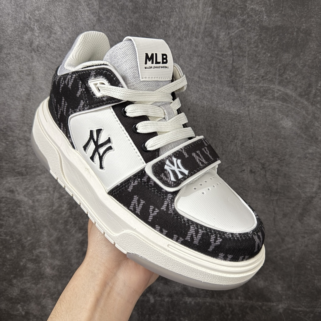 图片[3]-【公司级】MLB Chunky Liner New York Yankees 定制MLB配色 学长鞋系列低帮老爹风轻量增高厚底百搭休闲运动慢跑鞋高级街头休閒品牌MLB公开了新推出的Chunky Liner系列，以学长鞋之名，定义每个人的少年感！MLB在Big Ball Chunkey,High Chunkey等推出的每款运动鞋都大受欢迎，成爲运动鞋的爆款店，在2022年推出了新风格的运动鞋“Chunky Liner”系列。Chunky Liner是从棒球鞋中获得灵感设计，添加了气质街头时尚的运动鞋。在产品上市的同时推出一些海报中，它展现追求自己个性的顾客们的Flex形象和多样的搭配。特别是夹克和连衣裙等正式单品加上球帽，运动鞋等运动单品的混搭，展现更加时尚的搭配，给人舒适又酷的感觉。Chunky Liner是灵感来自于直线延伸的强打者的击球,鞋帮图案加上反向反射材质的Pipping线条，突显了细节。Outsol以棒球和MLB标志爲主题进行了设计,被评价爲体现了MLB独有的个性。 高弹性、吸汗、复原力卓越的开孔材质的鞋垫 货号：3ASXMDM6N(GP007) 尺码：尺码：35-45带半码-选品中心