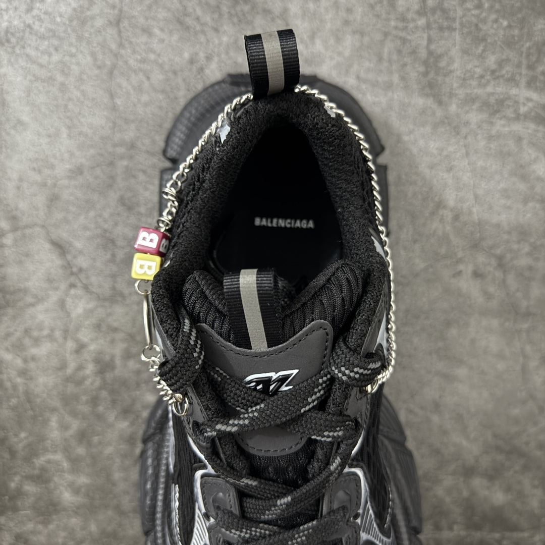 图片[8]-【VG版本】Balenciaga巴黎世家 3XL 黑白 4.0链条⛓️挂饰同心锁 该有的材料配置、做工工艺和配套配件全部拉满 全套原纸板楦头开发 最原汁原味的灵魂版型 全鞋荧光划线卡点 胶水把控整洁度追求极致完美 每一双都是工艺品 多重QC质检 超越公司货的品控标准 实实在在的免检产品 原盒原配 正确字体电绣 粗细、位置、大小正确 侧边TPU 透气孔匹配意产原版 正确分离大底 TPU软底 原版一致大底LOGO 立体感十足 原厂皮料水洗做旧 采购原厂网纱 不含皮革 网布材料和聚氨酯 磨损效果 鞋头边缘和后帮 Balenciaga 徽标 鞋面和后跟凸印尺码 鞋舌 3XL 橡胶品牌标识和反光细节 鞋帮拉袢和鞋舌拉祥 配反光细节 备用鞋带在鞋履前侧 可在穿着前取下 便于不同造型搭配！ 尺码：35 36 37 38 39 40 41 42 43 44 45 46-选品中心