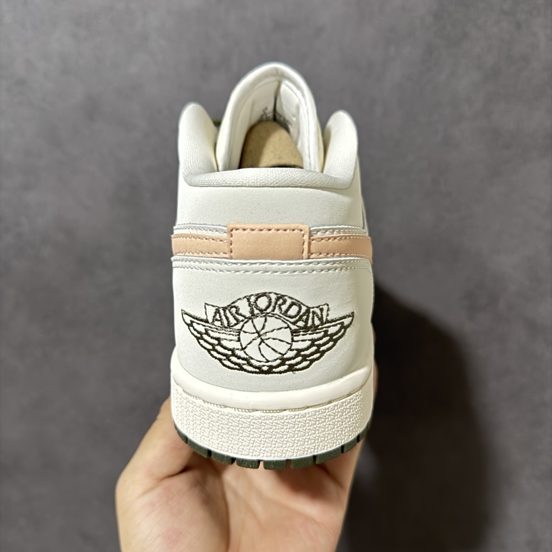 图片[4]-【K版纯原】Air Jordan AJ1 Low 低帮 DC0774-111 全新流水线出品 市场第二梯队最强版 全部原鞋开发 原楦原纸板开发 全鞋电脑针车 原厂内置全掌气垫 原盒内在原标 唯一Zp原版鞋带绑法 免检产品 全新2022版型 全头层皮料 完美零毛边处理 原厂配置全掌气垫 价格定位良心 新配色陆续出货 尺码：36-46-选品中心
