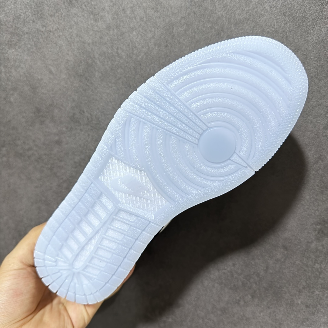 图片[8]-【H11纯原】Nike Air Jordan 1 Low SE AJ1 乔一 舒适贴合 防滑耐磨 低帮 复古篮球鞋 货号：DV1309-100 尺码：35.5 36 36.5 37.5 38 38.5 39 40 40.5 41 42 42.5 43 44 45 46 47.5 #H11顶级纯原 纯原外贸平台特供订单 #全套原纸板楦头开发 #原厂特供材料配套加持 #确保原汁原味 完美呈现版型 #原档数据独家私模大底 #男女鞋同步官方开发至48.5 #原装进口轻量化鞋垫 #进口港宝加持 后跟自然饱满 还原公司包裹性 #鞋面采用原装数据贴合技术 #全方位贴合包裹脚型 #鞋跟部鞋底牵引设计 #提供强大的抓地性能 #更适应不同实战场地路面-选品中心