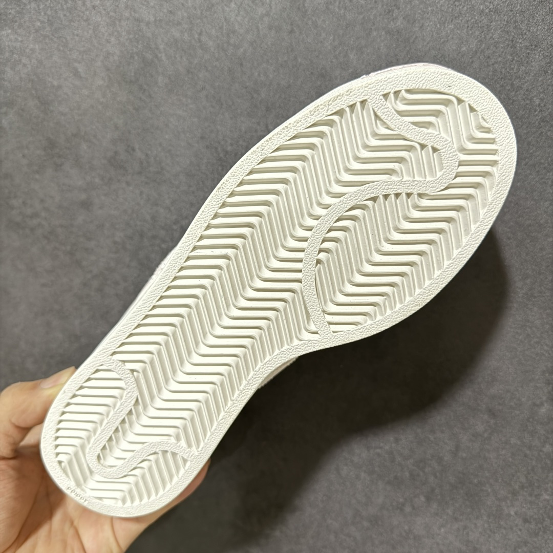 图片[9]-【公司级】Adidas Original Superstar 2 阿迪达斯 低帮 男女同款 贝壳头2代防滑耐磨轻便低邦板鞋 鞋身整体以粉色皮革打造，搭配粉色贝壳头，鞋身两侧经典锯齿三条杠Logo采用白点粉底点缀，侧身Superstar字样白色压印妆点，鞋舌上增加白色绸布加粉色电绣边线提升鞋子的时尚程度，后跟粉色装饰片辅以白色大logo，最后以米白色大底完善整体设计收尾。 货号：KJ3968 尺码：35-45带半码-选品中心