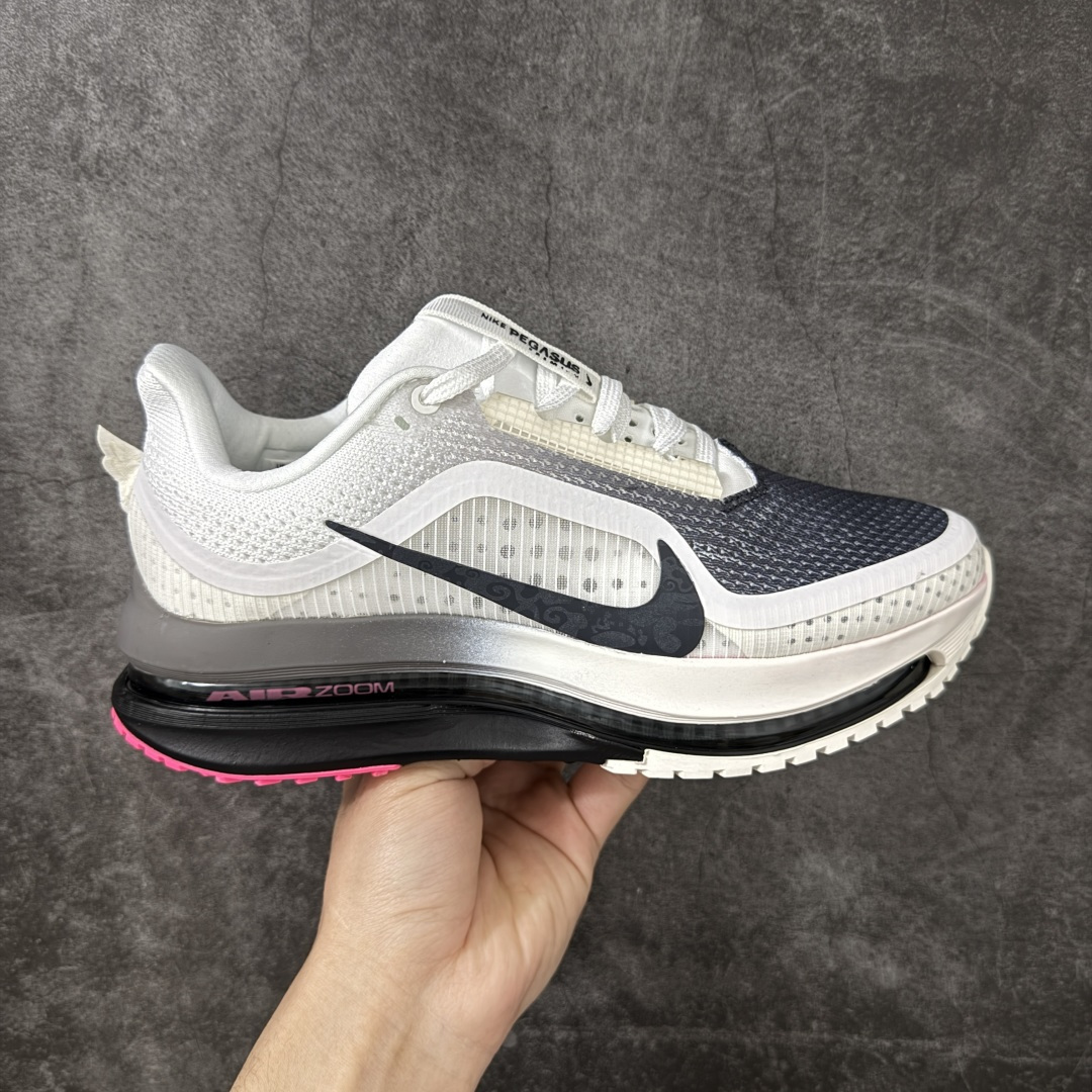 NO:779983,Local support store [S version pure original] Nike Pegasus Premium SE, comfortable and versatile, shock-absorbing, non-slip, wear-resistant and breathable, low-top running shoes, gray, black and red, simple yet dynamic, super eye-catching on the feet. Not only does it look good, but its performance is also outstanding!  Full-length air cushion technology, shock-absorbing, non-slip and super wear-resistant, you can feel the strong rebound with every step, giving your feet comfortable support. Breathable upper, your feet can breathe freely when running. #Exclusive original package, original raw material, open mold to create #Original shoe standard High precision accuracy #Original last original cardboard development Matches the original version 98 or more #Heel arc is correctly presented #Original leather texture is invincible #The leather is cleanly cut without any burrs, the cleanliness details are perfect  Item No. IH3256-700 Size35.5-46 Code XZB320330,,miumiu19860909本地 支持放店【S版纯原】Nike Pegasus Premium SE 舒适百搭减震防滑耐磨透气 低帮跑步鞋 灰黑红 简约又不失活力,上脚超吸睛. 它不仅颜值高,性能更是一绝！ 全掌气垫科技,减震防滑超耐磨,每一步都能感受到强劲回弹,给双脚舒适支撑. 透气鞋面,跑步时双脚也能自由呼吸.  #独家原包 原底原料 开模打造 #原厂鞋标 高精密准度 #原楦原纸板开发 匹配原版98以上 #后跟弧度 正确呈现 #原厂皮料 质感无敌 #皮料切割干净 无任何毛边 清洁度细节完美  货号IH3256-700  Size35.5-46 编码XZB320330,,miumiu,Men's shoes