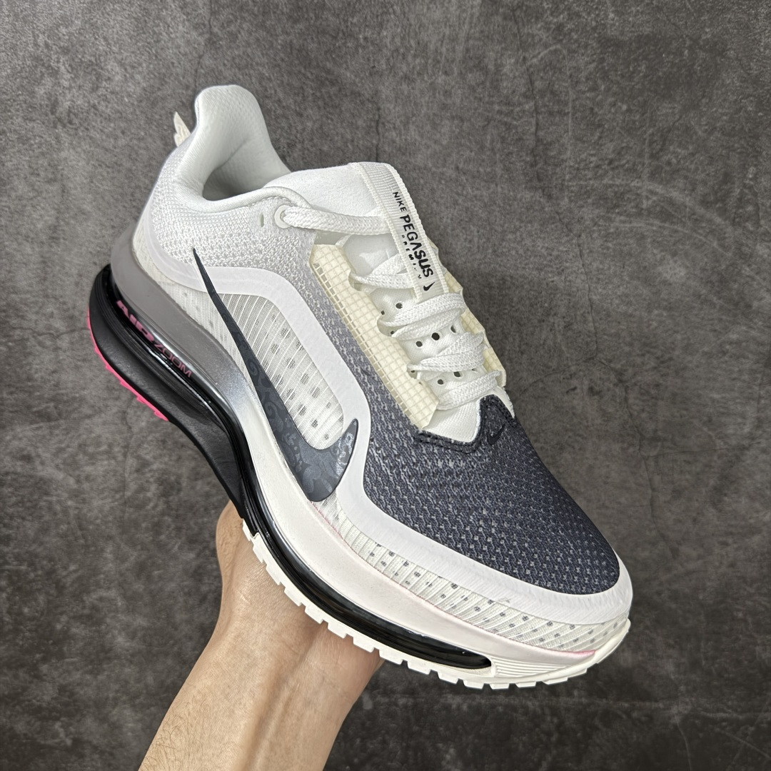 图片[3]-【S版纯原】Nike Pegasus Premium SE 舒适百搭减震防滑耐磨透气 低帮跑步鞋 灰黑红 简约又不失活力，上脚超吸睛。  它不仅颜值高，性能更是一绝！  全掌气垫科技，减震防滑超耐磨，每一步都能感受到强劲回弹，给双脚舒适支撑。  透气鞋面，跑步时双脚也能自由呼吸。    #独家原包 原底原料 开模打造  #原厂鞋标 高精密准度  #原楦原纸板开发 匹配原版98%以上  #后跟弧度 正确呈现  #原厂皮料 质感无敌  #皮料切割干净 无任何毛边 清洁度细节完美    货号：IH3256-700    尺码：35.5-46-选品中心