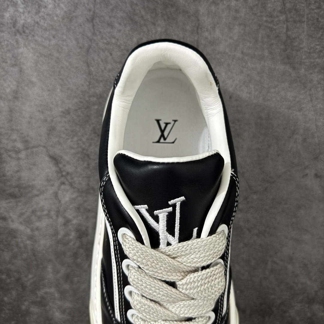 图片[8]-【顶级头层礼盒】广奢高端货 正确版本 LOUIS VUITTON Tilted 系列｜2026 早春全新上架 LV 路易威登 Tilted Low Sneakers 倾斜系列低帮复古休闲运动板鞋 男鞋｜广东原产｜市售顶级版本 ✦ 升级原楦型开发纸版，鞋型更立体更正 ✦ Monogram 丹宁布鞋面，质感高级耐看 ✦ 鞋垫嵌入EVA软脚感物料，回弹舒适 ✦ 后跟耐弯折滴塑支撑片，稳定不塌 ✦ 全新开发TPR光泽组合隔色鞋底 ✦ LV组合 TPU 生胶底结构，行走稳、耐磨强 ✦ 原版购入开发 ✦ 厚实抽屉式礼品鞋盒 ✦ 原装包装说明书＋防尘布袋 ✦ 附送官方快递加固牛皮纸外盒 法国巴黎百年奢侈品牌 LOUIS VUITTON 路易威登 尺码：39 40 41 42 43 44 45-选品中心