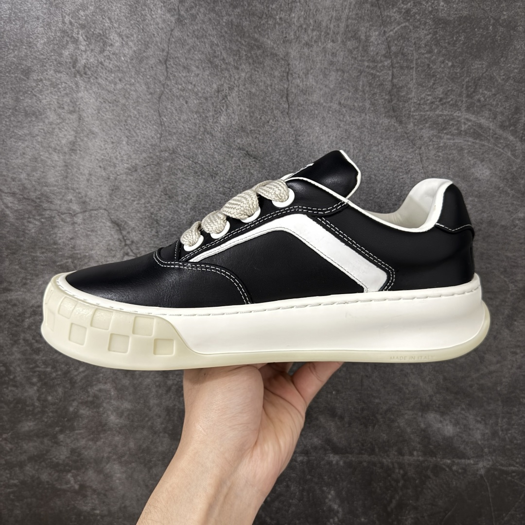 图片[2]-【顶级头层礼盒】广奢高端货 正确版本 LOUIS VUITTON Tilted 系列｜2026 早春全新上架 LV 路易威登 Tilted Low Sneakers 倾斜系列低帮复古休闲运动板鞋 男鞋｜广东原产｜市售顶级版本 ✦ 升级原楦型开发纸版，鞋型更立体更正 ✦ Monogram 丹宁布鞋面，质感高级耐看 ✦ 鞋垫嵌入EVA软脚感物料，回弹舒适 ✦ 后跟耐弯折滴塑支撑片，稳定不塌 ✦ 全新开发TPR光泽组合隔色鞋底 ✦ LV组合 TPU 生胶底结构，行走稳、耐磨强 ✦ 原版购入开发 ✦ 厚实抽屉式礼品鞋盒 ✦ 原装包装说明书＋防尘布袋 ✦ 附送官方快递加固牛皮纸外盒 法国巴黎百年奢侈品牌 LOUIS VUITTON 路易威登 尺码：39 40 41 42 43 44 45-选品中心