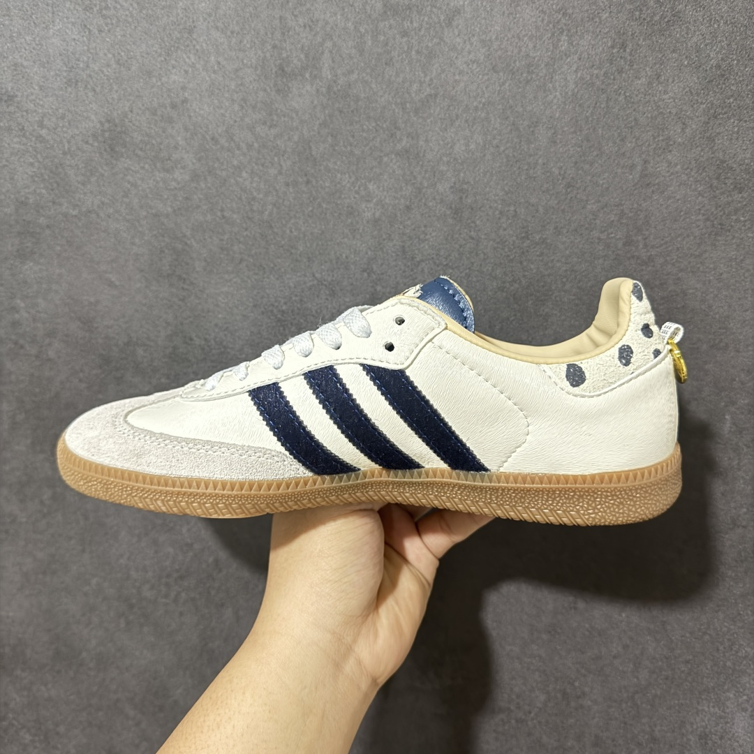 图片[2]-【公司级】阿迪达斯联乘迪士尼©Disney卡通人物/《101 忠狗》x Adidas Originals Samba OG\”101 Dalmatians Penny \”桑巴舞系列绅士德训足球风百搭低帮休闲运动板鞋“联名米白黑斑点狗生胶底”KJ5990 尺码：36 36⅔ 37⅓ 38 38⅔ 39⅓ 40 40⅔ 41⅓ 42 42⅔ 43⅓ 44 45-选品中心