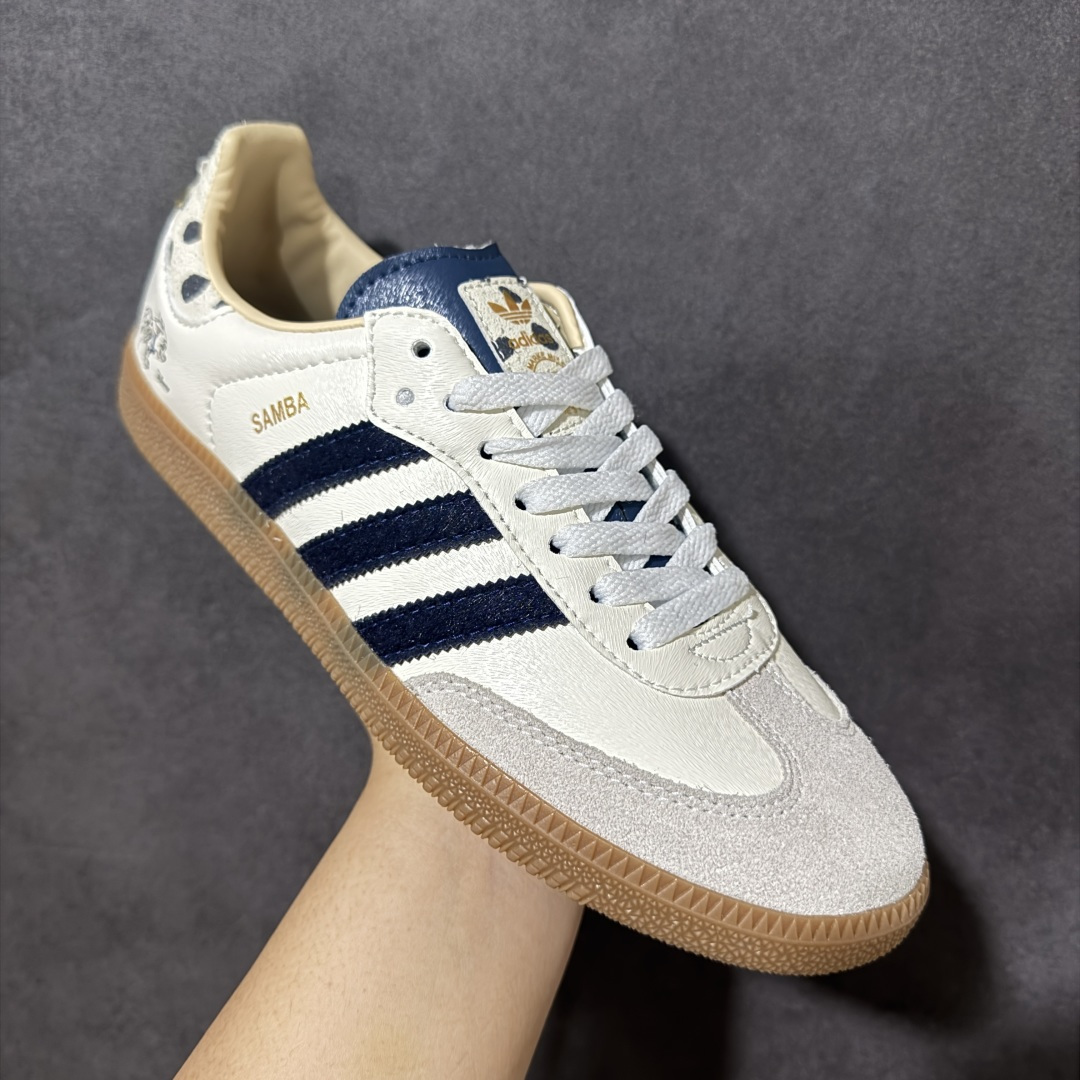 图片[3]-【公司级】阿迪达斯联乘迪士尼©Disney卡通人物/《101 忠狗》x Adidas Originals Samba OG\”101 Dalmatians Penny \”桑巴舞系列绅士德训足球风百搭低帮休闲运动板鞋“联名米白黑斑点狗生胶底”KJ5990 尺码：36 36⅔ 37⅓ 38 38⅔ 39⅓ 40 40⅔ 41⅓ 42 42⅔ 43⅓ 44 45-选品中心