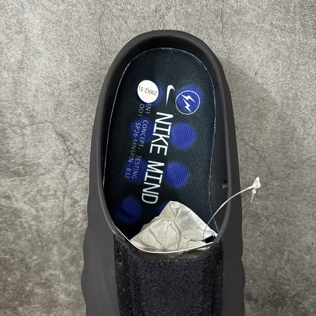 图片[8]-【PK纯原】Nike Mind 001 神经科学足底按摩包头拖鞋Nike × Fragment Design Mind 001 藤原浩闪电⚡️联名 同源ZP原材 匠心打造 🔹原厂MD一体发泡大底：全套原模开版，渐变雾面哑光喷漆，柔软回弹和ZP完全一致。 🔹22颗独立PEBAX泡棉按摩底：黑科技活塞式按摩脚感，踩下去的Q弹感和ZP无差。 🔹正确组合大底：鞋头前后跟橡胶贴片，耐磨防滑，细节还原到每一处。 🔹高还原细节：TPU电镀银Swoosh、针织透气鞋舌、高弹原鞋垫，清洁度拉满。 货号： IQ8502-001 尺码：36 36.5 37.5 38 38.5 39 40 40.5 41 42 42.5 43 44 44.5 45 46 47.5 48.5 ⚠️尺码提示：偏小一码，建议拍大一码，脚感更舒适。-选品中心