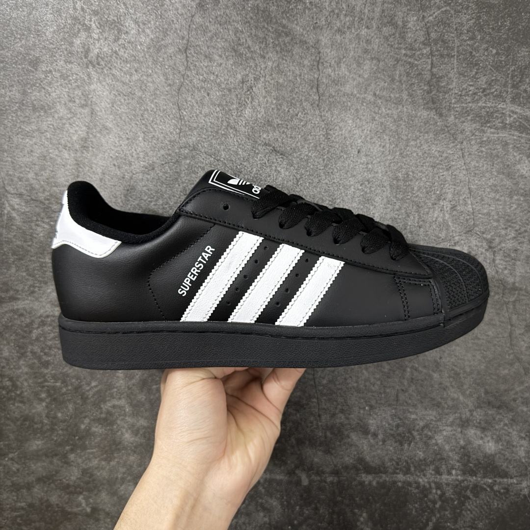 【H11顶级头层版】adidas originals Superstar 2 贝壳头 简约经典 舒适时尚 复古板鞋 男女同款 黑白 货号：JI0079 全新升级版 皮料改进至头层原厂皮 原盒 原底原料 开模打造 原厂织唛鞋标 高精密准度 原楦原纸板开发 匹配原版98%以上 后跟垫棉独家呈现 反口里弧度正确 原厂鞋垫 背胶 后跟电绣针数 与正品一致 原厂皮料 原厂车缝线 质感无敌 皮料切割干净 无任何毛边 清洁度细节完美 进口港宝加持 后跟自然饱满 还原公司包裹性 鞋面采用原装数据贴合技术 全方位贴合包裹脚型 鞋跟部鞋底牵引设计 提供强大的抓地性能 更适应不同实战场地路面 尺码：35.5 36 36.5 37.5 38 38.5 39 40 40.5 41 42 42.5 43 44 45-选品中心