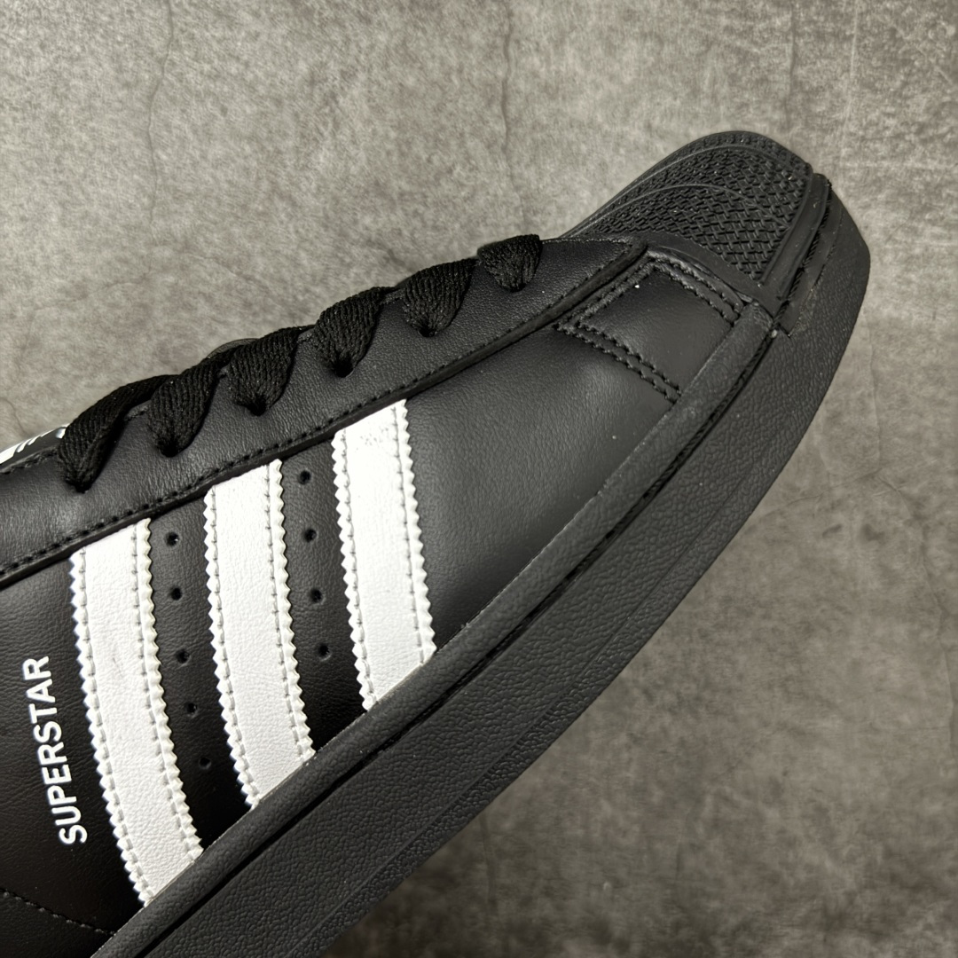 图片[6]-【H11顶级头层版】adidas originals Superstar 2 贝壳头 简约经典 舒适时尚 复古板鞋 男女同款 黑白 货号：JI0079 全新升级版 皮料改进至头层原厂皮 原盒 原底原料 开模打造 原厂织唛鞋标 高精密准度 原楦原纸板开发 匹配原版98%以上 后跟垫棉独家呈现 反口里弧度正确 原厂鞋垫 背胶 后跟电绣针数 与正品一致 原厂皮料 原厂车缝线 质感无敌 皮料切割干净 无任何毛边 清洁度细节完美 进口港宝加持 后跟自然饱满 还原公司包裹性 鞋面采用原装数据贴合技术 全方位贴合包裹脚型 鞋跟部鞋底牵引设计 提供强大的抓地性能 更适应不同实战场地路面 尺码：35.5 36 36.5 37.5 38 38.5 39 40 40.5 41 42 42.5 43 44 45-选品中心