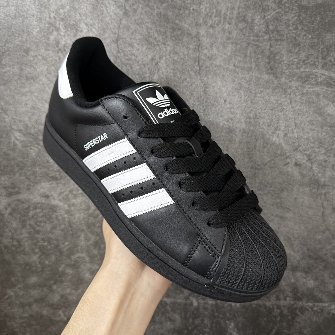 图片[3]-【H11顶级头层版】adidas originals Superstar 2 贝壳头 简约经典 舒适时尚 复古板鞋 男女同款 黑白 货号：JI0079 全新升级版 皮料改进至头层原厂皮 原盒 原底原料 开模打造 原厂织唛鞋标 高精密准度 原楦原纸板开发 匹配原版98%以上 后跟垫棉独家呈现 反口里弧度正确 原厂鞋垫 背胶 后跟电绣针数 与正品一致 原厂皮料 原厂车缝线 质感无敌 皮料切割干净 无任何毛边 清洁度细节完美 进口港宝加持 后跟自然饱满 还原公司包裹性 鞋面采用原装数据贴合技术 全方位贴合包裹脚型 鞋跟部鞋底牵引设计 提供强大的抓地性能 更适应不同实战场地路面 尺码：35.5 36 36.5 37.5 38 38.5 39 40 40.5 41 42 42.5 43 44 45-选品中心