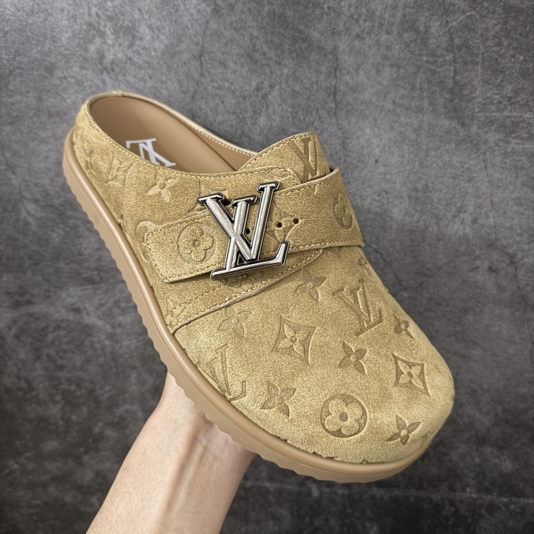 图片[3]-【莞顶纯原】Lv 驴家 Easy 绒面小牛皮 勃肯半包头拖鞋 原版开发 市面最高版本 全网首发 东莞大厂出品 原厂级别 原版一比一开发 高端外贸平台 零售专供品质 独家私模大底 原厂进口特A 9级真正1比1老花鞋面 9级为最顶面料 全鞋印花对点对位 内里采用全粒面头层牛皮 原版定制电镀五金辅料 整体还原度95%以上 尺码：40 41 42 43 44 45 46-选品中心