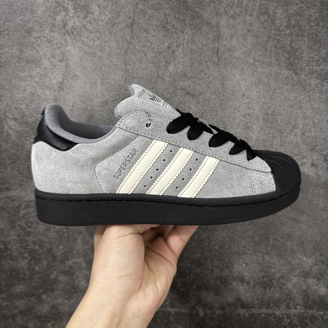 【H11顶级头层版】adidas originals Superstar 2 贝壳头 简约经典 舒适时尚 复古板鞋 男女同款 黑白 货号：JQ3222 全新升级版 皮料改进至头层原厂皮 原盒 原底原料 开模打造 原厂织唛鞋标 高精密准度 原楦原纸板开发 匹配原版98%以上 后跟垫棉独家呈现 反口里弧度正确 原厂鞋垫 背胶 后跟电绣针数 与正品一致 原厂皮料 原厂车缝线 质感无敌 皮料切割干净 无任何毛边 清洁度细节完美 进口港宝加持 后跟自然饱满 还原公司包裹性 鞋面采用原装数据贴合技术 全方位贴合包裹脚型 鞋跟部鞋底牵引设计 提供强大的抓地性能 更适应不同实战场地路面 尺码：35.5 36 36.5 37.5 38 38.5 39 40 40.5 41 42 42.5 43 44 45-选品中心