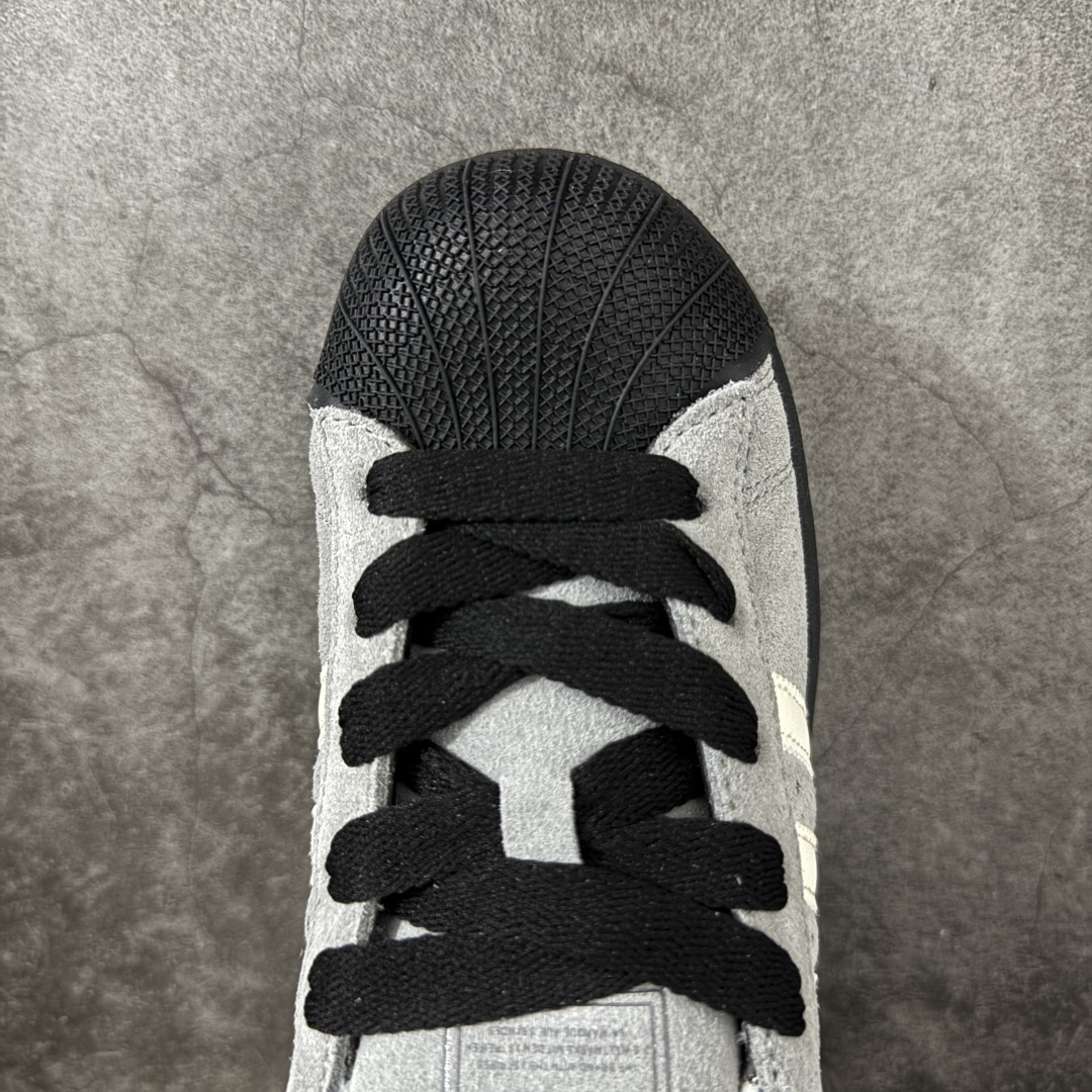 图片[4]-【H11顶级头层版】adidas originals Superstar 2 贝壳头 简约经典 舒适时尚 复古板鞋 男女同款 黑白 货号：JQ3222 全新升级版 皮料改进至头层原厂皮 原盒 原底原料 开模打造 原厂织唛鞋标 高精密准度 原楦原纸板开发 匹配原版98%以上 后跟垫棉独家呈现 反口里弧度正确 原厂鞋垫 背胶 后跟电绣针数 与正品一致 原厂皮料 原厂车缝线 质感无敌 皮料切割干净 无任何毛边 清洁度细节完美 进口港宝加持 后跟自然饱满 还原公司包裹性 鞋面采用原装数据贴合技术 全方位贴合包裹脚型 鞋跟部鞋底牵引设计 提供强大的抓地性能 更适应不同实战场地路面 尺码：35.5 36 36.5 37.5 38 38.5 39 40 40.5 41 42 42.5 43 44 45-选品中心