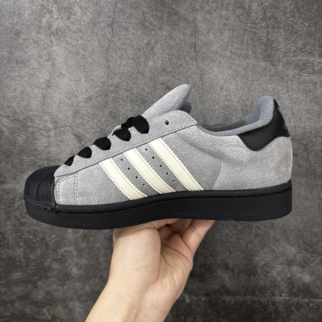 图片[2]-【H11顶级头层版】adidas originals Superstar 2 贝壳头 简约经典 舒适时尚 复古板鞋 男女同款 黑白 货号：JQ3222 全新升级版 皮料改进至头层原厂皮 原盒 原底原料 开模打造 原厂织唛鞋标 高精密准度 原楦原纸板开发 匹配原版98%以上 后跟垫棉独家呈现 反口里弧度正确 原厂鞋垫 背胶 后跟电绣针数 与正品一致 原厂皮料 原厂车缝线 质感无敌 皮料切割干净 无任何毛边 清洁度细节完美 进口港宝加持 后跟自然饱满 还原公司包裹性 鞋面采用原装数据贴合技术 全方位贴合包裹脚型 鞋跟部鞋底牵引设计 提供强大的抓地性能 更适应不同实战场地路面 尺码：35.5 36 36.5 37.5 38 38.5 39 40 40.5 41 42 42.5 43 44 45-选品中心