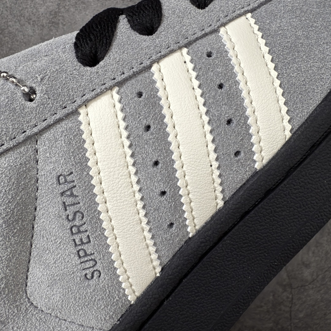 图片[3]-【H11顶级头层版】adidas originals Superstar 2 贝壳头 简约经典 舒适时尚 复古板鞋 男女同款 黑白 货号：JQ3222 全新升级版 皮料改进至头层原厂皮 原盒 原底原料 开模打造 原厂织唛鞋标 高精密准度 原楦原纸板开发 匹配原版98%以上 后跟垫棉独家呈现 反口里弧度正确 原厂鞋垫 背胶 后跟电绣针数 与正品一致 原厂皮料 原厂车缝线 质感无敌 皮料切割干净 无任何毛边 清洁度细节完美 进口港宝加持 后跟自然饱满 还原公司包裹性 鞋面采用原装数据贴合技术 全方位贴合包裹脚型 鞋跟部鞋底牵引设计 提供强大的抓地性能 更适应不同实战场地路面 尺码：35.5 36 36.5 37.5 38 38.5 39 40 40.5 41 42 42.5 43 44 45-选品中心