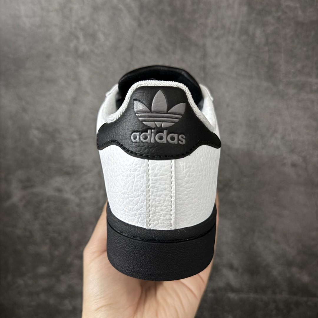 图片[4]-【H11顶级头层版】adidas originals Superstar 2 贝壳头 简约经典 舒适时尚 复古板鞋 男女同款 黑白 货号：JQ0313 全新升级版 皮料改进至头层原厂皮 原盒 原底原料 开模打造 原厂织唛鞋标 高精密准度 原楦原纸板开发 匹配原版98%以上 后跟垫棉独家呈现 反口里弧度正确 原厂鞋垫 背胶 后跟电绣针数 与正品一致 原厂皮料 原厂车缝线 质感无敌 皮料切割干净 无任何毛边 清洁度细节完美 进口港宝加持 后跟自然饱满 还原公司包裹性 鞋面采用原装数据贴合技术 全方位贴合包裹脚型 鞋跟部鞋底牵引设计 提供强大的抓地性能 更适应不同实战场地路面 尺码：35.5 36 36.5 37.5 38 38.5 39 40 40.5 41 42 42.5 43 44 45-选品中心