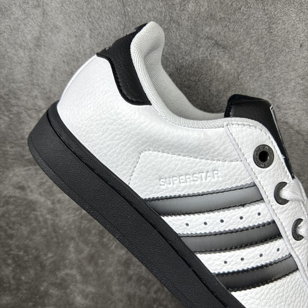 图片[7]-【H11顶级头层版】adidas originals Superstar 2 贝壳头 简约经典 舒适时尚 复古板鞋 男女同款 黑白 货号：JQ0313 全新升级版 皮料改进至头层原厂皮 原盒 原底原料 开模打造 原厂织唛鞋标 高精密准度 原楦原纸板开发 匹配原版98%以上 后跟垫棉独家呈现 反口里弧度正确 原厂鞋垫 背胶 后跟电绣针数 与正品一致 原厂皮料 原厂车缝线 质感无敌 皮料切割干净 无任何毛边 清洁度细节完美 进口港宝加持 后跟自然饱满 还原公司包裹性 鞋面采用原装数据贴合技术 全方位贴合包裹脚型 鞋跟部鞋底牵引设计 提供强大的抓地性能 更适应不同实战场地路面 尺码：35.5 36 36.5 37.5 38 38.5 39 40 40.5 41 42 42.5 43 44 45-选品中心