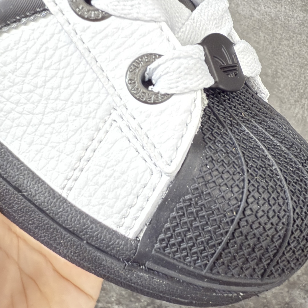 图片[4]-【H11顶级头层版】adidas originals Superstar 2 贝壳头 简约经典 舒适时尚 复古板鞋 男女同款 黑白 货号：JQ0313 全新升级版 皮料改进至头层原厂皮 原盒 原底原料 开模打造 原厂织唛鞋标 高精密准度 原楦原纸板开发 匹配原版98%以上 后跟垫棉独家呈现 反口里弧度正确 原厂鞋垫 背胶 后跟电绣针数 与正品一致 原厂皮料 原厂车缝线 质感无敌 皮料切割干净 无任何毛边 清洁度细节完美 进口港宝加持 后跟自然饱满 还原公司包裹性 鞋面采用原装数据贴合技术 全方位贴合包裹脚型 鞋跟部鞋底牵引设计 提供强大的抓地性能 更适应不同实战场地路面 尺码：35.5 36 36.5 37.5 38 38.5 39 40 40.5 41 42 42.5 43 44 45-选品中心