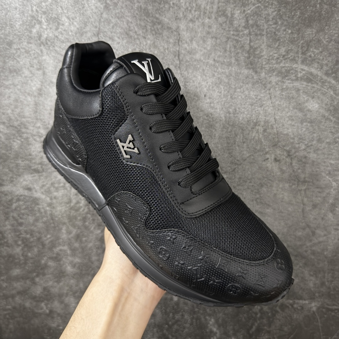 图片[3]-【广东纯原版本】Louis Vuitton Archlight Sneakers｜ INS 炸款 · 米兰走秀风 · 探视系列复古老爹鞋 ✦ 法国顶级高奢品牌 LV 路易威登 ✦ 代购级品质 · 第一时间订入 ZP 开发 ✦ 每一处拼色材质均为原版独家定制 ✦ 对版对色，对比正品无差别 ✦ 大底原模开版 · 高弹环保发泡底 ✦ 单底模具成本十几万，回弹与稳定性拉满 ✦ 头层小牛皮饰片＋网格拼接鞋面 ✦ 超软皮内里脚垫，上脚即舒适 ✦ 独立开发 TPU 回弹中底 ✦ 组合 TPR 耐磨外底，抓地稳不拖脚 ✦ 广东原产 ✦ 升级原装礼盒＋全套原装配件包装 尺码：39–45-选品中心