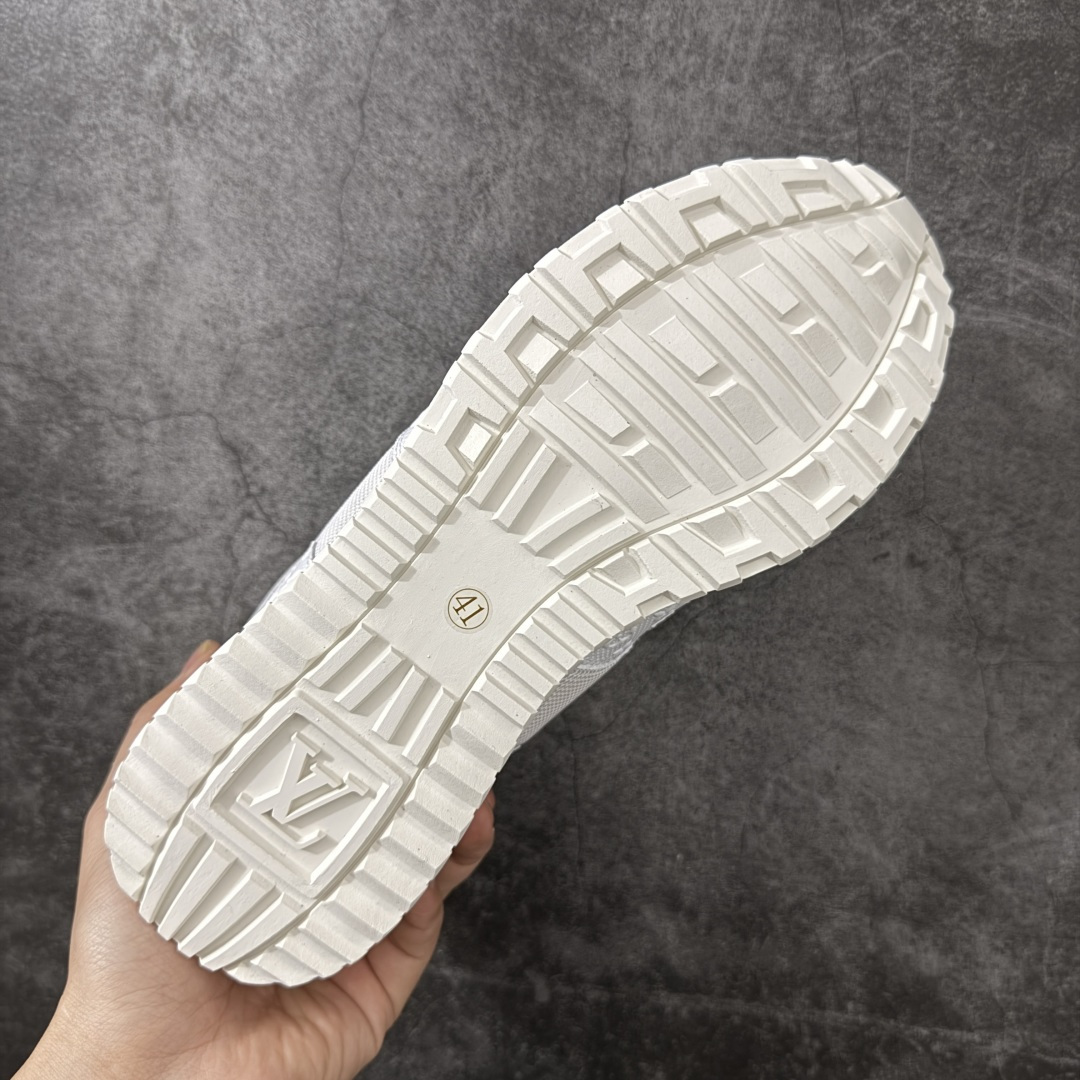 图片[9]-【广东纯原版本】Louis Vuitton Archlight Sneakers｜ INS 炸款 · 米兰走秀风 · 探视系列复古老爹鞋 ✦ 法国顶级高奢品牌 LV 路易威登 ✦ 代购级品质 · 第一时间订入 ZP 开发 ✦ 每一处拼色材质均为原版独家定制 ✦ 对版对色，对比正品无差别 ✦ 大底原模开版 · 高弹环保发泡底 ✦ 单底模具成本十几万，回弹与稳定性拉满 ✦ 头层小牛皮饰片＋网格拼接鞋面 ✦ 超软皮内里脚垫，上脚即舒适 ✦ 独立开发 TPU 回弹中底 ✦ 组合 TPR 耐磨外底，抓地稳不拖脚 ✦ 广东原产 ✦ 升级原装礼盒＋全套原装配件包装 尺码：39–45-选品中心
