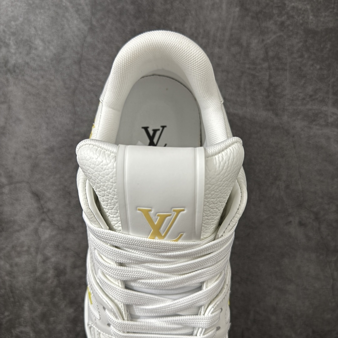 图片[8]-【YS纯原升级版】 Louis Vuitton路易威登 LV Trainer 系列 高奢运动鞋 2026春季花卉刺绣款 正确细节 原鞋开发 ✦ 芯片配置，✦ 挂饰 NFC 芯片秒进官网 ✦ 同步 ZP 官网空胶工艺，结构逻辑一致 ✦ 正确胶片断点式设计，细节克制到位 ✦ 中底油印字母比例按原版还原 ✦ 1：1 原楦格板 / 楦头 / 刀磨 全新升级 ✦ 独家定制压纹麂皮，用料细腻耐看 ✦ 原版开模 TPU 大底 ✦ 脚感与质感取向偏原版 ✦ 代购指定高端版本 ✦ 全新升级 双盒礼盒 ✦ 全套配件齐全，整体完成度高 尺码：39-45-选品中心