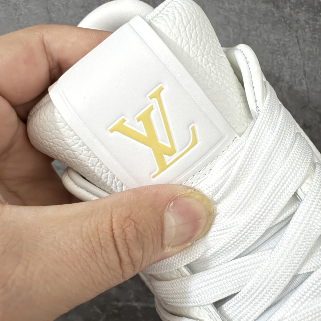 图片[8]-【YS纯原升级版】 Louis Vuitton路易威登 LV Trainer 系列 高奢运动鞋 2026春季花卉刺绣款 正确细节 原鞋开发 ✦ 芯片配置，✦ 挂饰 NFC 芯片秒进官网 ✦ 同步 ZP 官网空胶工艺，结构逻辑一致 ✦ 正确胶片断点式设计，细节克制到位 ✦ 中底油印字母比例按原版还原 ✦ 1：1 原楦格板 / 楦头 / 刀磨 全新升级 ✦ 独家定制压纹麂皮，用料细腻耐看 ✦ 原版开模 TPU 大底 ✦ 脚感与质感取向偏原版 ✦ 代购指定高端版本 ✦ 全新升级 双盒礼盒 ✦ 全套配件齐全，整体完成度高 尺码：39-45-选品中心