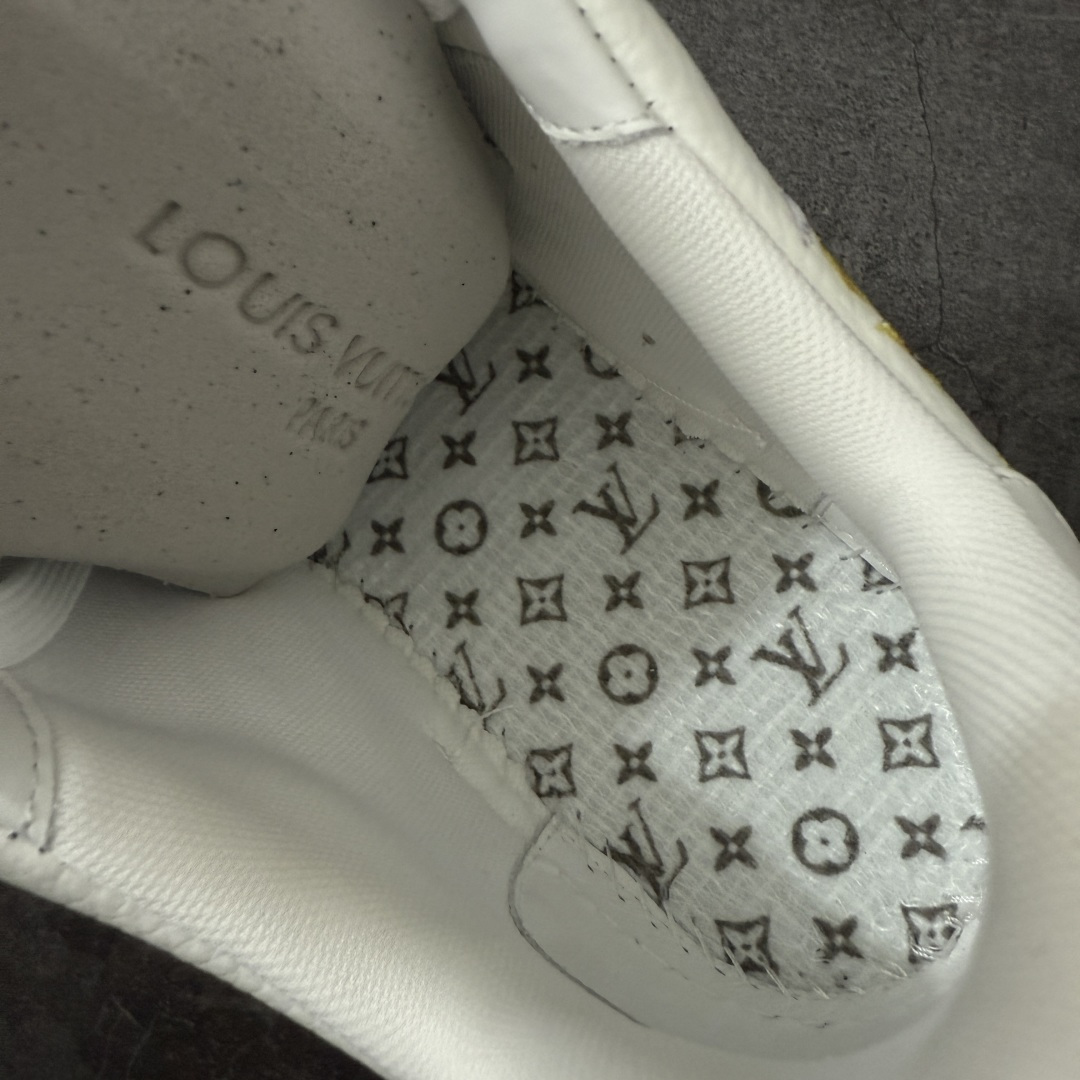 图片[11]-【YS纯原升级版】 Louis Vuitton路易威登 LV Trainer 系列 高奢运动鞋 2026春季花卉刺绣款 正确细节 原鞋开发 ✦ 芯片配置，✦ 挂饰 NFC 芯片秒进官网 ✦ 同步 ZP 官网空胶工艺，结构逻辑一致 ✦ 正确胶片断点式设计，细节克制到位 ✦ 中底油印字母比例按原版还原 ✦ 1：1 原楦格板 / 楦头 / 刀磨 全新升级 ✦ 独家定制压纹麂皮，用料细腻耐看 ✦ 原版开模 TPU 大底 ✦ 脚感与质感取向偏原版 ✦ 代购指定高端版本 ✦ 全新升级 双盒礼盒 ✦ 全套配件齐全，整体完成度高 尺码：39-45-选品中心