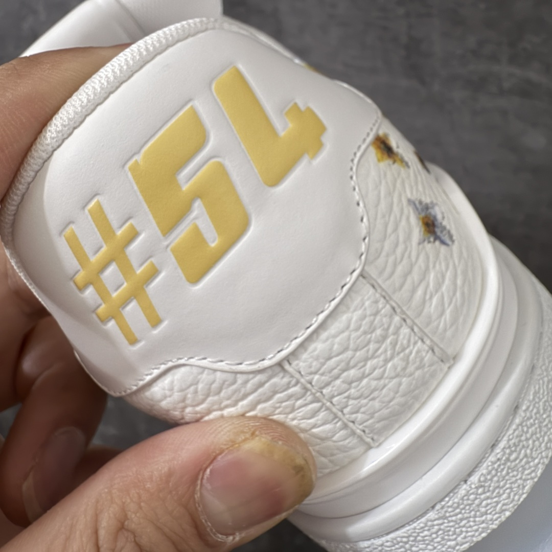 图片[2]-【YS纯原升级版】 Louis Vuitton路易威登 LV Trainer 系列 高奢运动鞋 2026春季花卉刺绣款 正确细节 原鞋开发 ✦ 芯片配置，✦ 挂饰 NFC 芯片秒进官网 ✦ 同步 ZP 官网空胶工艺，结构逻辑一致 ✦ 正确胶片断点式设计，细节克制到位 ✦ 中底油印字母比例按原版还原 ✦ 1：1 原楦格板 / 楦头 / 刀磨 全新升级 ✦ 独家定制压纹麂皮，用料细腻耐看 ✦ 原版开模 TPU 大底 ✦ 脚感与质感取向偏原版 ✦ 代购指定高端版本 ✦ 全新升级 双盒礼盒 ✦ 全套配件齐全，整体完成度高 尺码：39-45-选品中心