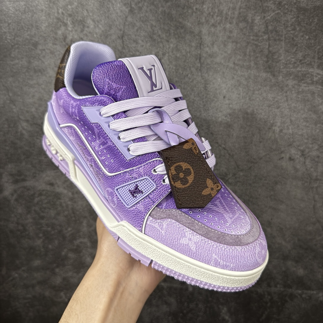 图片[3]-【纯原礼盒版本】LV Louis Vuitton Trainer 低帮休闲板鞋 代购级别 ZP级全套包装 原版购入历时近两个月开发打造！ 经典多拼色超好看 原版完美楦型 调试了两个月 鞋面独家订制压纹粒面小牛皮 大底TPU、模具费2w+ 质感媲美原版 垫脚聚米微料加透气英伦网布 细节原版一致 ❗️请注意区分市面通货材料 版型 包装配件 尺码： 39 40 41 42 43 44 45 46-选品中心