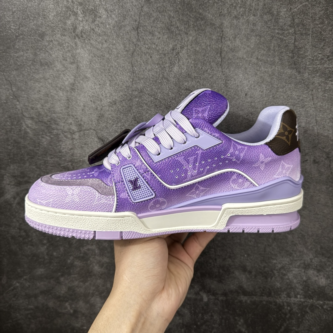 图片[2]-【纯原礼盒版本】LV Louis Vuitton Trainer 低帮休闲板鞋 代购级别 ZP级全套包装 原版购入历时近两个月开发打造！ 经典多拼色超好看 原版完美楦型 调试了两个月 鞋面独家订制压纹粒面小牛皮 大底TPU、模具费2w+ 质感媲美原版 垫脚聚米微料加透气英伦网布 细节原版一致 ❗️请注意区分市面通货材料 版型 包装配件 尺码： 39 40 41 42 43 44 45 46-选品中心