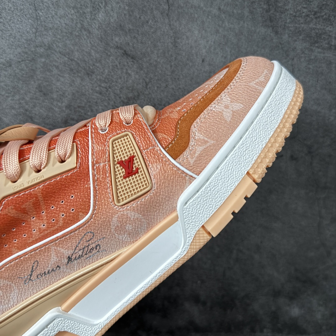 图片[6]-【纯原礼盒版本】LV Louis Vuitton Trainer 低帮休闲板鞋 代购级别 ZP级全套包装 原版购入历时近两个月开发打造！ 经典多拼色超好看 原版完美楦型 调试了两个月 鞋面独家订制压纹粒面小牛皮 大底TPU、模具费2w+ 质感媲美原版 垫脚聚米微料加透气英伦网布 细节原版一致 ❗️请注意区分市面通货材料 版型 包装配件 尺码： 39 40 41 42 43 44 45 46-选品中心