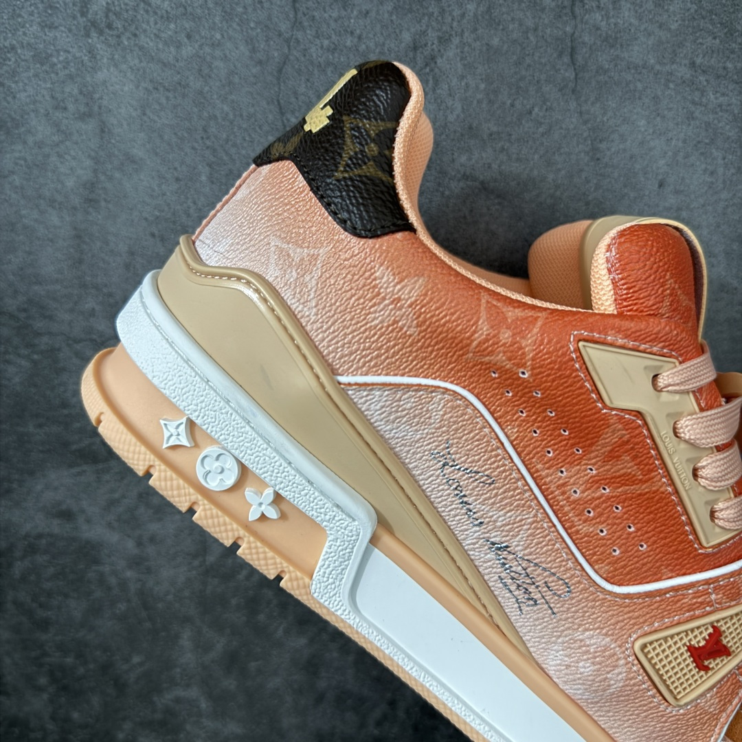 图片[7]-【纯原礼盒版本】LV Louis Vuitton Trainer 低帮休闲板鞋 代购级别 ZP级全套包装 原版购入历时近两个月开发打造！ 经典多拼色超好看 原版完美楦型 调试了两个月 鞋面独家订制压纹粒面小牛皮 大底TPU、模具费2w+ 质感媲美原版 垫脚聚米微料加透气英伦网布 细节原版一致 ❗️请注意区分市面通货材料 版型 包装配件 尺码： 39 40 41 42 43 44 45 46-选品中心