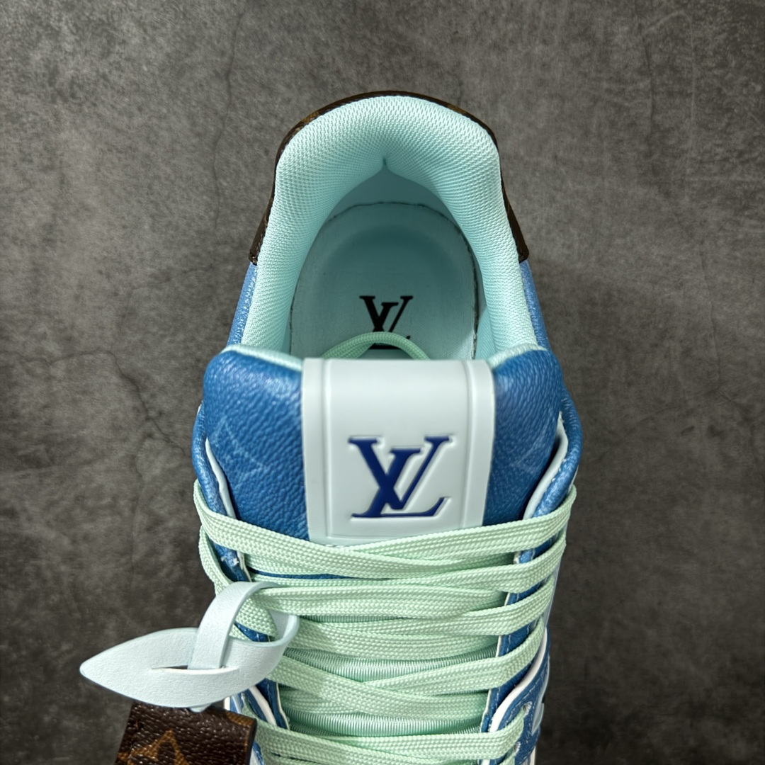 图片[8]-【纯原礼盒版本】LV Louis Vuitton Trainer 低帮休闲板鞋 代购级别 ZP级全套包装 原版购入历时近两个月开发打造！ 经典多拼色超好看 原版完美楦型 调试了两个月 鞋面独家订制压纹粒面小牛皮 大底TPU、模具费2w+ 质感媲美原版 垫脚聚米微料加透气英伦网布 细节原版一致 ❗️请注意区分市面通货材料 版型 包装配件 尺码： 39 40 41 42 43 44 45 46-选品中心