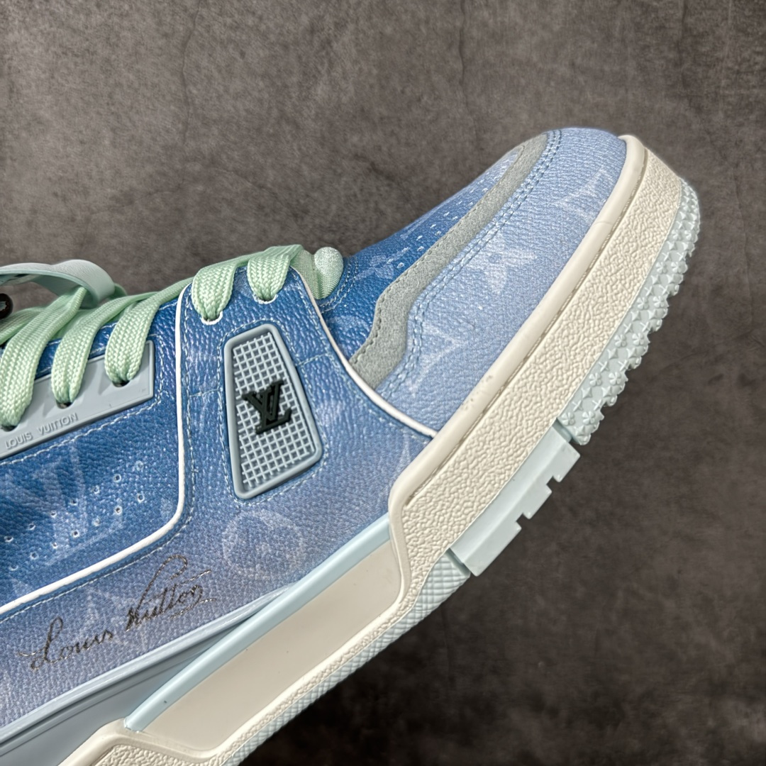 图片[6]-【纯原礼盒版本】LV Louis Vuitton Trainer 低帮休闲板鞋 代购级别 ZP级全套包装 原版购入历时近两个月开发打造！ 经典多拼色超好看 原版完美楦型 调试了两个月 鞋面独家订制压纹粒面小牛皮 大底TPU、模具费2w+ 质感媲美原版 垫脚聚米微料加透气英伦网布 细节原版一致 ❗️请注意区分市面通货材料 版型 包装配件 尺码： 39 40 41 42 43 44 45 46-选品中心