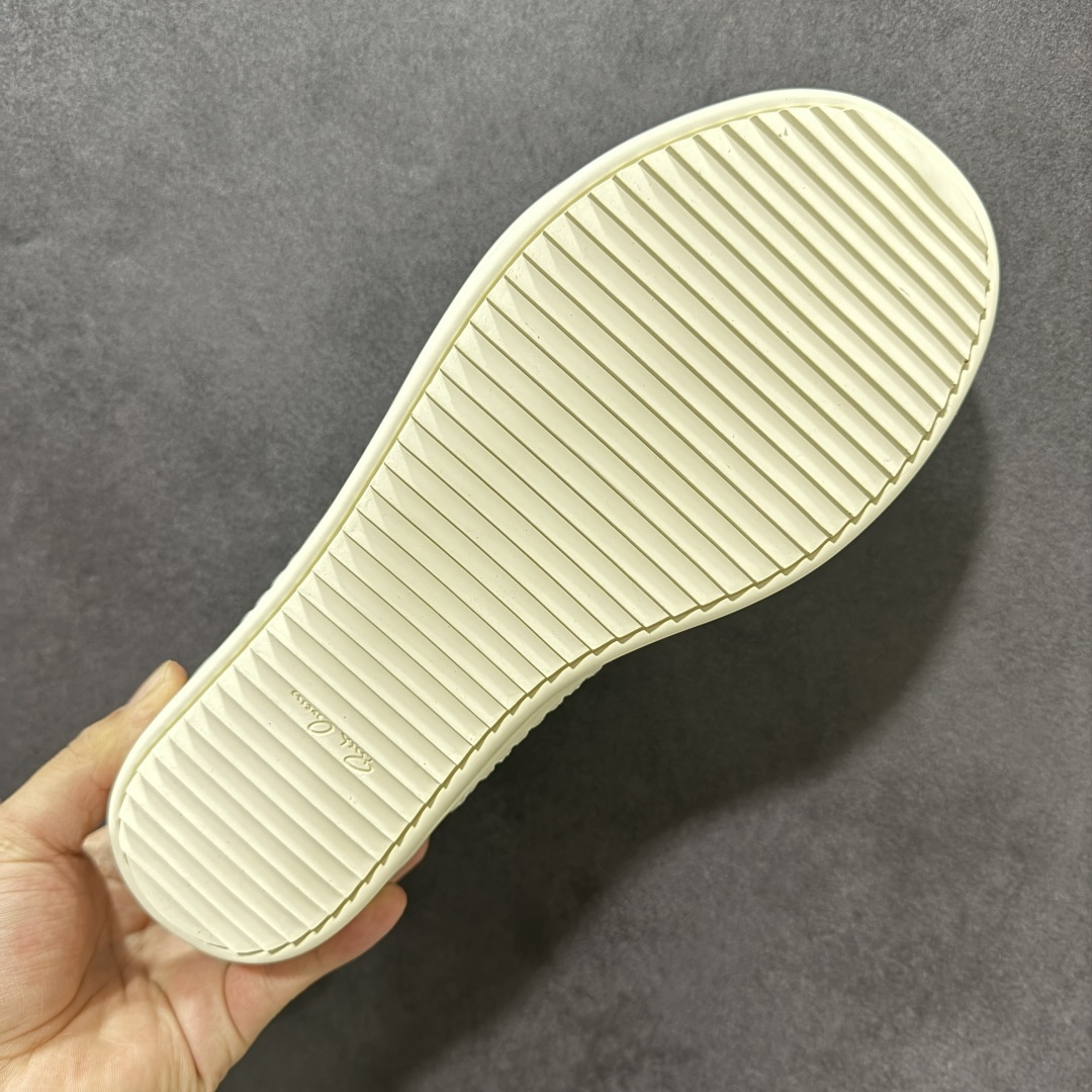 图片[7]-【公司级】Rick Owens 复古百搭 时尚 舒适透气 耐磨 休闲鞋 市售最高版本 Rick owens 瑞克 欧文斯 粗鞋带 低帮高街休闲运动板鞋 原鞋开发 独家私模大底 定制鞋面布料 针车间距都是极致还原 一比一规格礼盒装 重达3斤以上 外加定制欧文斯保护盒 全套包装及配件 高端零售专供品质 区别市场货 纯手工打造 每一只都是独一无二 有手工质感的味道 进口小牛内里 牛皮鞋垫 手工车线。这双鞋融合了Converse经典板鞋的复古基因与Rick Owens的高街属性，既能驾驭街头潮酷风格，亦可搭配简约时装，成为日常通勤或时尚秀场的点睛之笔。正如用户评价所言：“它不仅是穿搭利器，更是一件值得收藏的艺术品。” 无论是追求先锋设计还是注重实穿体验，FW23 LUXOR系列板鞋都以其无可挑剔的质感与品牌精神，成为高街玩家不容错过的经典之作#RICKOWENS #给大家推荐宝藏板鞋好 #送到心坎里的一双鞋 #我舍不得扔掉的鞋 #新春踏青好鞋 货号：4076571 尺码：35-45带半码-选品中心