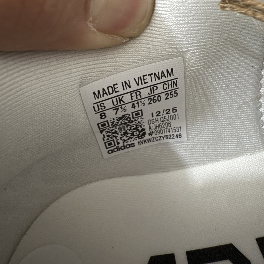 图片[7]-【Goat版本】Adidas Adizero EVO SL 马拉松竞速专业跑鞋 市场最强版出货 原材料 内置碳板 原厂网纱潮流 超临界发泡大底 脚感软弹度与原版几乎无差别 细节目前市场最接近原版品质 外贸专供 最大做到48码 此款针织网面非常轻薄 纤维间的缝隙很大 可以保证跑步时的透气、排汗效果 鞋舌直接与两侧的内衬和鞋底连接在一起 在跑步过程中不会被鞋舌的左右移动所困扰 在标准鞋带孔的基础上再拓宽一组鞋带孔 适合不同脚型的需求 突破性 EnergyRods 技术，有助于跑者实现更好的成绩 中底独特的LIGHTSTRIKE PRO泡棉材质 微弹感觉在跑步过程中给予了良好的支撑体验 对于顶级精英和高水平进阶跑者来说 ADIOS PRO是一双值得信赖的竞速比赛用鞋 货号：JH6206 尺码：36-48-莆田鞋