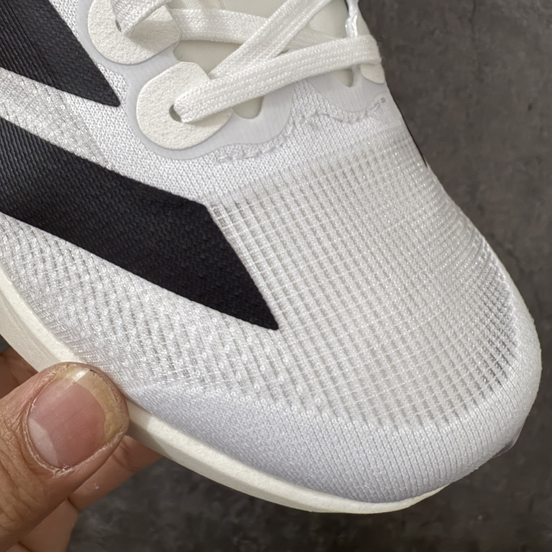 图片[5]-【Goat版本】Adidas Adizero EVO SL 马拉松竞速专业跑鞋 市场最强版出货 原材料 内置碳板 原厂网纱潮流 超临界发泡大底 脚感软弹度与原版几乎无差别 细节目前市场最接近原版品质 外贸专供 最大做到48码 此款针织网面非常轻薄 纤维间的缝隙很大 可以保证跑步时的透气、排汗效果 鞋舌直接与两侧的内衬和鞋底连接在一起 在跑步过程中不会被鞋舌的左右移动所困扰 在标准鞋带孔的基础上再拓宽一组鞋带孔 适合不同脚型的需求 突破性 EnergyRods 技术，有助于跑者实现更好的成绩 中底独特的LIGHTSTRIKE PRO泡棉材质 微弹感觉在跑步过程中给予了良好的支撑体验 对于顶级精英和高水平进阶跑者来说 ADIOS PRO是一双值得信赖的竞速比赛用鞋 货号：JH6206 尺码：36-48-莆田鞋