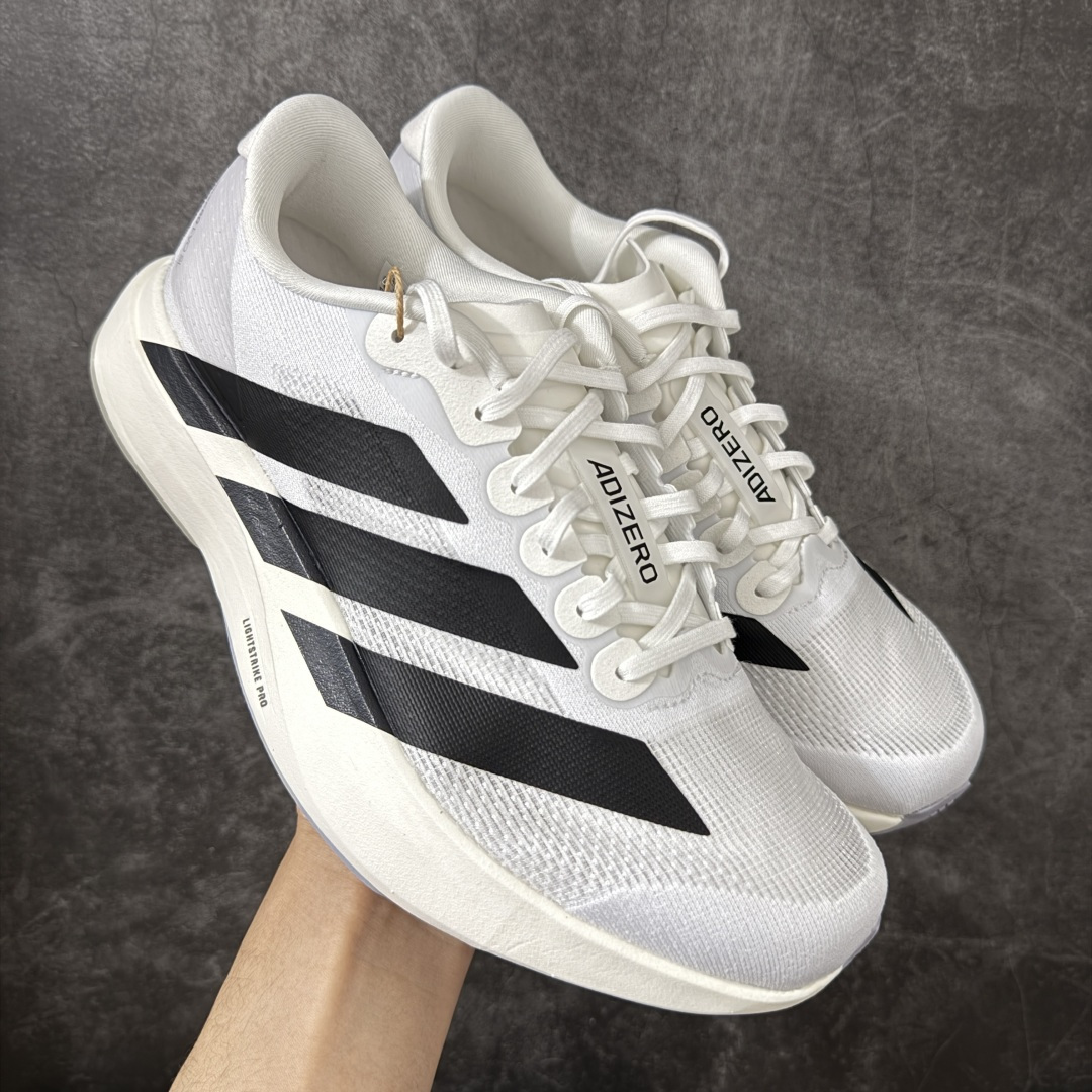 【Goat版本】Adidas Adizero EVO SL 马拉松竞速专业跑鞋 市场最强版出货 原材料 内置碳板 原厂网纱潮流 超临界发泡大底 脚感软弹度与原版几乎无差别 细节目前市场最接近原版品质 外贸专供 最大做到48码 此款针织网面非常轻薄 纤维间的缝隙很大 可以保证跑步时的透气、排汗效果 鞋舌直接与两侧的内衬和鞋底连接在一起 在跑步过程中不会被鞋舌的左右移动所困扰 在标准鞋带孔的基础上再拓宽一组鞋带孔 适合不同脚型的需求 突破性 EnergyRods 技术，有助于跑者实现更好的成绩 中底独特的LIGHTSTRIKE PRO泡棉材质 微弹感觉在跑步过程中给予了良好的支撑体验 对于顶级精英和高水平进阶跑者来说 ADIOS PRO是一双值得信赖的竞速比赛用鞋 货号：JH6206 尺码：36-48-莆田鞋