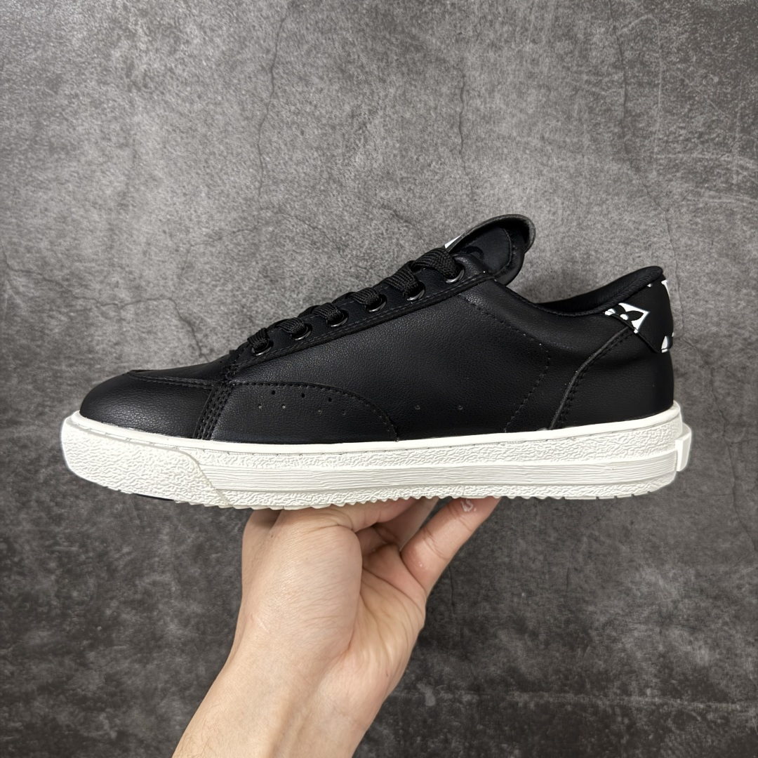 图片[2]-【YS纯原】广奢高端货Louis Vuitton New Arrival 系列 LV Time Out 情侣小白鞋｜ ✦ 小白鞋正统线条：干净、高级、显脚瘦 ✦ 经典 Monogram 老花：辨识度满分，一眼奢侈 ✦ 进口头层小牛皮鞋面：细腻、柔韧、鞋面更挺括 ✦ 羊皮内里：脚感软糯不磨脚，全天穿无压力 ✦ 原楦开发：版型挺拔、比例更精致 ✦ 鞋边立体雕花纹理：细节完全到位，质感直观可见 ✦ 轻量橡胶大底：抓地防滑，上脚轻盈不累 ✦ 情侣款百搭属性：通勤、休闲、旅行全能搭配 ✦ 专柜级包装：原装鞋盒 / 防尘袋 / 配件齐全 尺码：35-45-选品中心