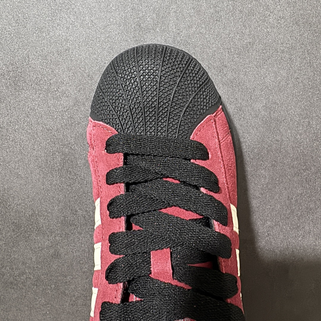 图片[5]-【H11顶级头层版】adidas originals Superstar 2 贝壳头 简约经典 舒适时尚 复古板鞋 男女同款 黑白 货号：JQ3220 全新升级版 皮料改进至头层原厂皮 原盒 原底原料 开模打造 原厂织唛鞋标 高精密准度 原楦原纸板开发 匹配原版98%以上 后跟垫棉独家呈现 反口里弧度正确 原厂鞋垫 背胶 后跟电绣针数 与正品一致 原厂皮料 原厂车缝线 质感无敌 皮料切割干净 无任何毛边 清洁度细节完美 进口港宝加持 后跟自然饱满 还原公司包裹性 鞋面采用原装数据贴合技术 全方位贴合包裹脚型 鞋跟部鞋底牵引设计 提供强大的抓地性能 更适应不同实战场地路面 尺码：35.5 36 36.5 37.5 38 38.5 39 40 40.5 41 42 42.5 43 44 45-选品中心