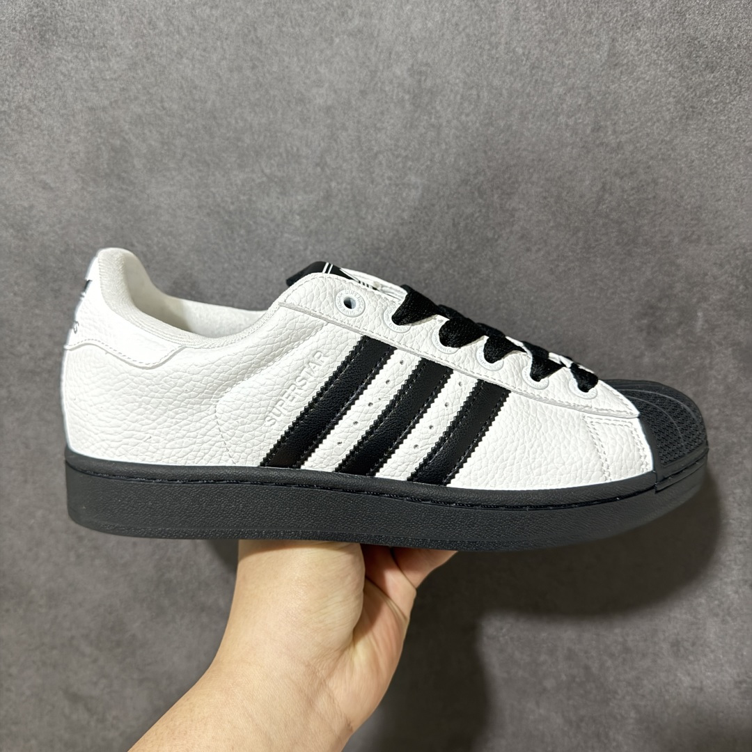 【H11顶级头层版】adidas originals Superstar 2 贝壳头 简约经典 舒适时尚 复古板鞋 男女同款 黑白 货号：JI0124 全新升级版 皮料改进至头层原厂皮 原盒 原底原料 开模打造 原厂织唛鞋标 高精密准度 原楦原纸板开发 匹配原版98%以上 后跟垫棉独家呈现 反口里弧度正确 原厂鞋垫 背胶 后跟电绣针数 与正品一致 原厂皮料 原厂车缝线 质感无敌 皮料切割干净 无任何毛边 清洁度细节完美 进口港宝加持 后跟自然饱满 还原公司包裹性 鞋面采用原装数据贴合技术 全方位贴合包裹脚型 鞋跟部鞋底牵引设计 提供强大的抓地性能 更适应不同实战场地路面 尺码：35.5 36 36.5 37.5 38 38.5 39 40 40.5 41 42 42.5 43 44 45-选品中心